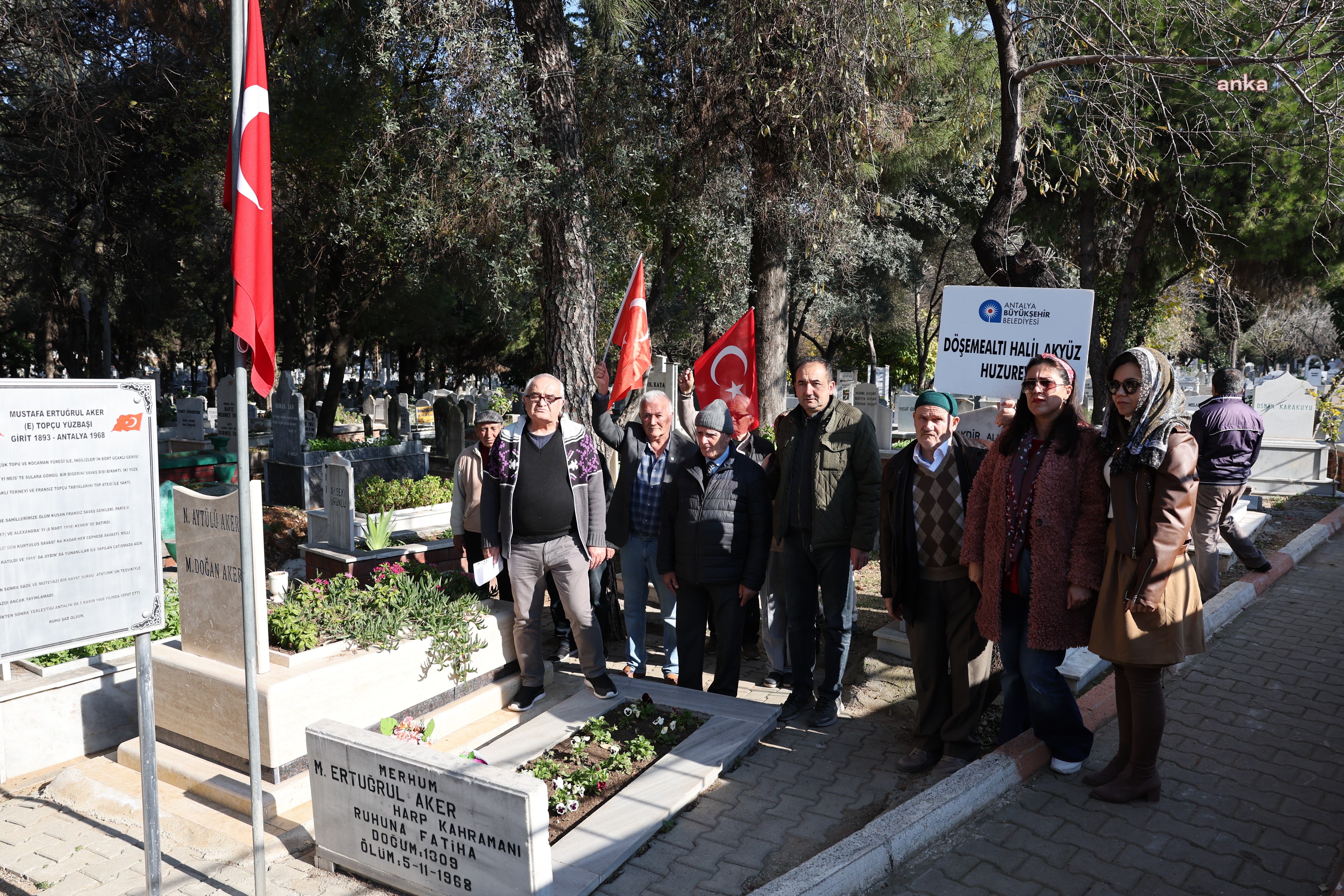 BİRİNCİ DÜNYA SAVAŞI KAHRAMANI TOPÇU YÜZBAŞI AKER, ANTALYA’DA MEZARI BAŞINDA ANILDI