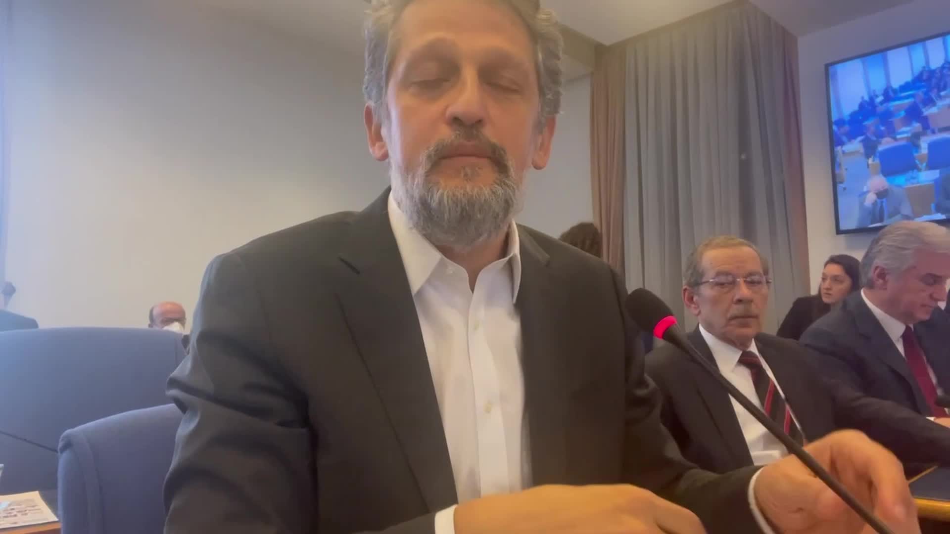 HDP’Lİ PAYLAN’DAN AKP’Lİ ELİTAŞ’A: “10 BİN 400 LİRA İLE GEÇİNEBİLİYOR MUSUNUZ, GEÇİNEMİYOR MUSUNUZ; DENEYELİM”