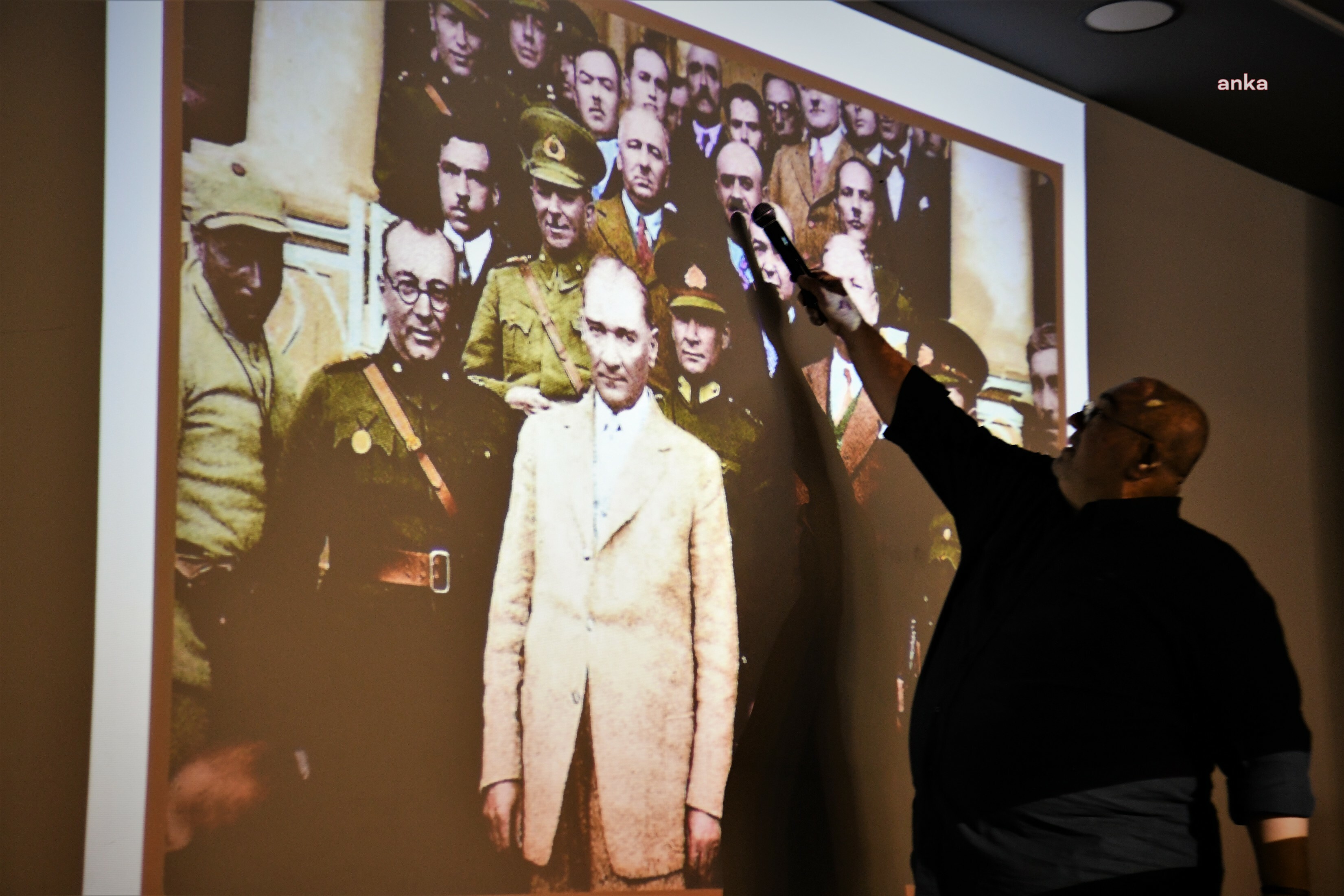 ‘TARİH VE KÜLTÜR ÜZERİNE BORNOVA SOHBETLERİ’NİN İLKİ YAPILDI