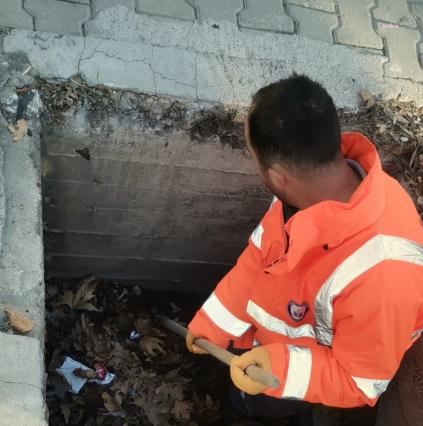EDREMİT BELEDİYESİ, ŞİDDETLİ YAĞIŞ RİSKİNE KARŞI HAZIRLIKLARINI TAMAMLIYOR