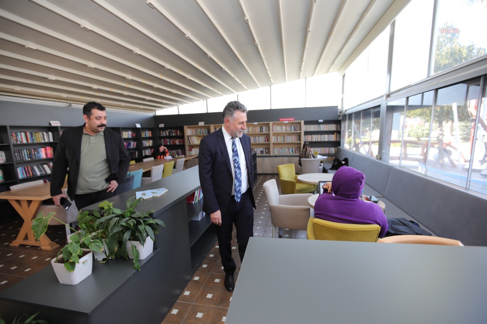 BAYRAKLI BELEDİYE BAŞKANI SANDAL, 3 MAHALLEDE DEVAM EDEN PROJELERİ YERİNDE İNCELEDİ
