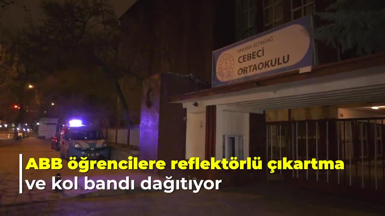 ABB, ÖĞRENCİLERE REFLEKTÖRLÜ ÇIKARTMA VE KOL BANDI DAĞITIYOR. MANSUR YAVAŞ: "OKULA GECE KARANLIĞINDA GİTMEK ZORUNDA KALAN EVLATLARIMIZIN GÜVENLİĞİNİ SAĞLAMAK İÇİN FİNLANDİYA BÜYÜKELÇİLİĞİ İLE İŞ BİRLİĞİ YAPTIK"