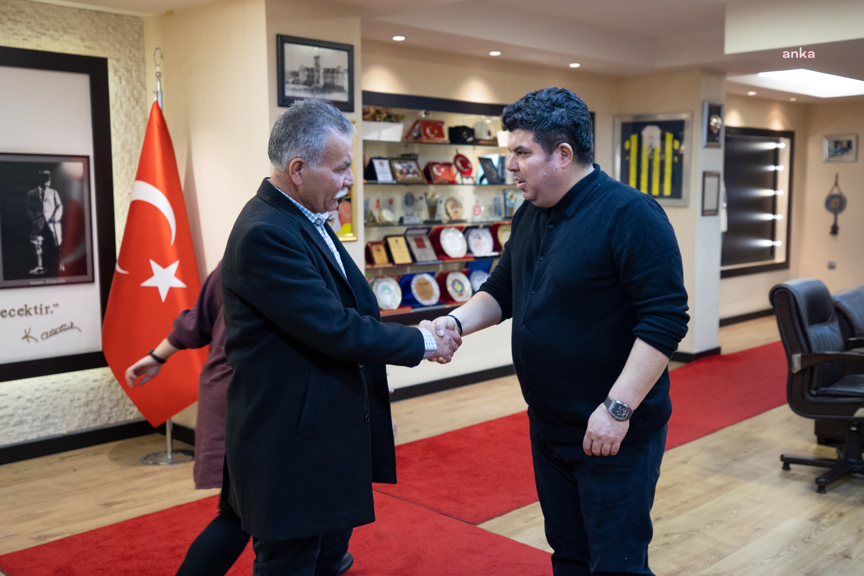 BUCA BELEDİYE BAŞKANI KILIÇ’TAN GÖREVİ BAŞINDAYKEN SALDIRIYA UĞRAYAN TEMİZLİK İŞÇİSİNE DESTEK