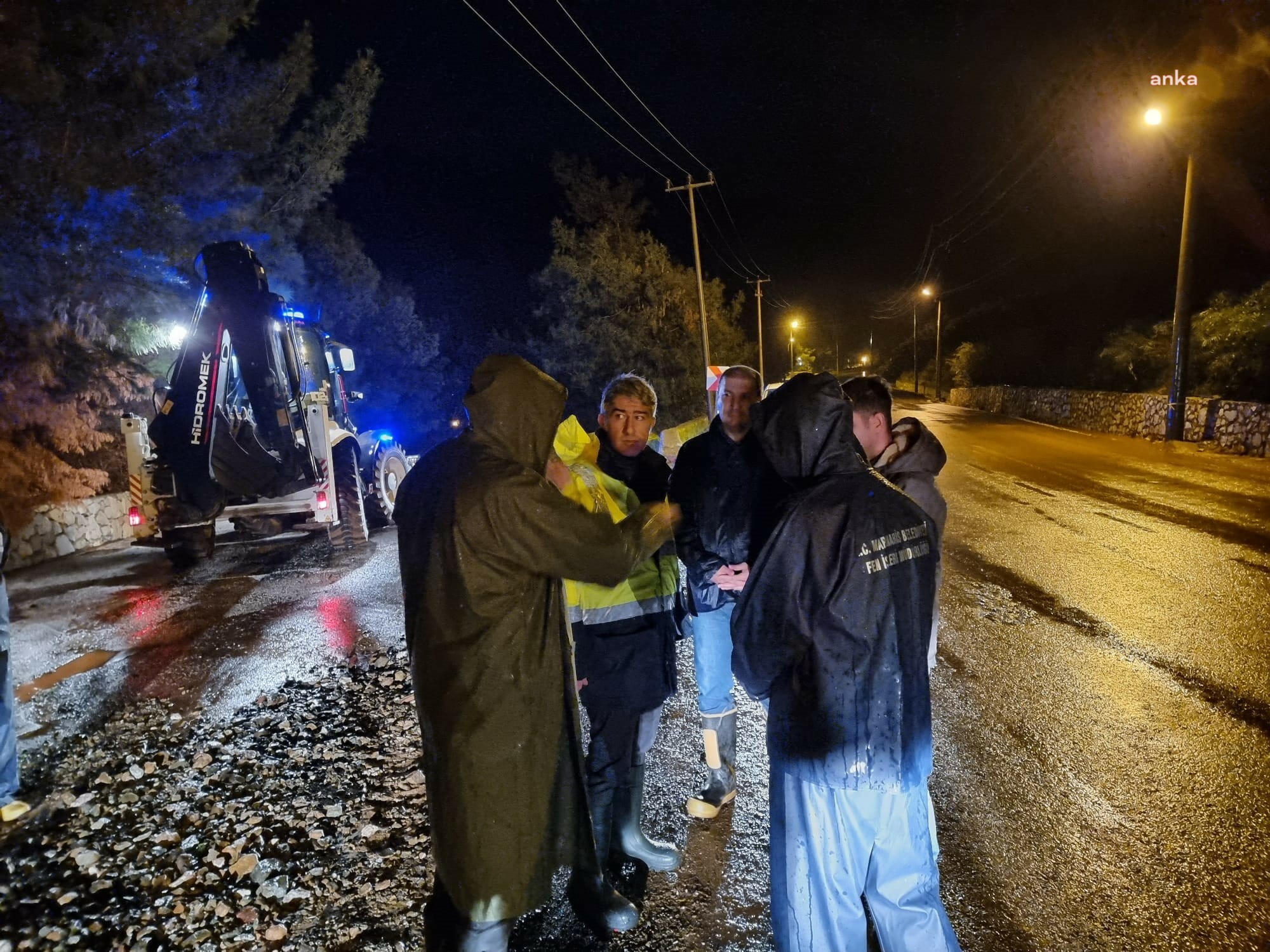 MARMARİS BELEDİYESİ EKİPLERİNDEN SAĞANAK YAĞIŞA KARŞI YOĞUN MESAİ