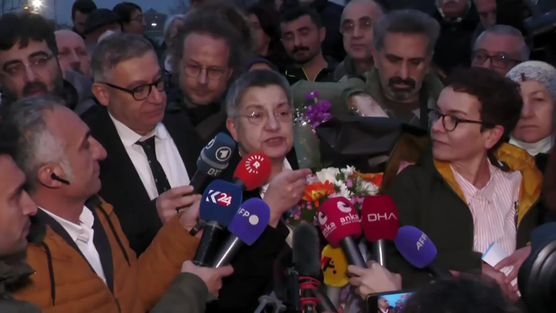 CEZAEVİNDEN TAHLİYE EDİLEN FİNCANCI: “MÜCADELEYE DEVAM EDECEĞİZ. YERYÜZÜ AŞKIN YÜZÜ OLUNCAYA KADAR”