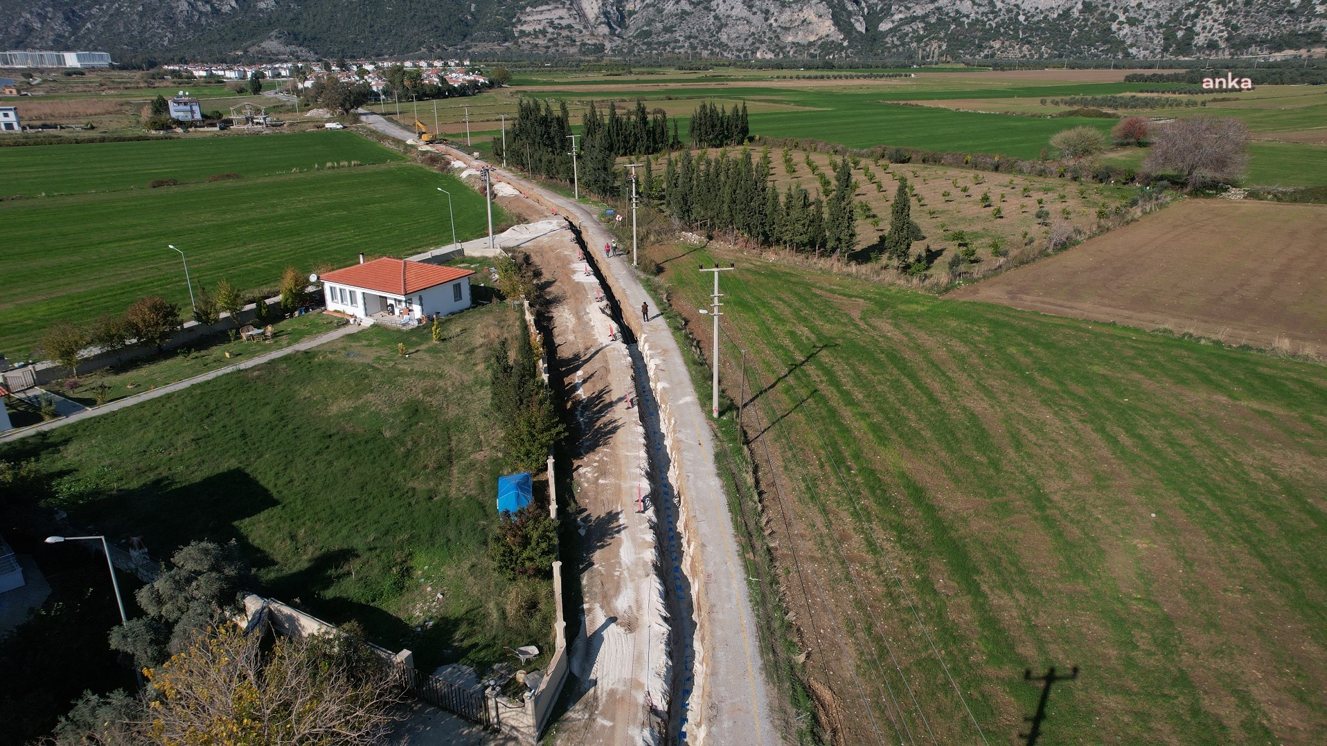 MUĞLA BÜYÜKŞEHİR’İN ÖREN’DE BAŞLATTIĞI ALTYAPI ÇALIŞMALARI DEVAM EDİYOR