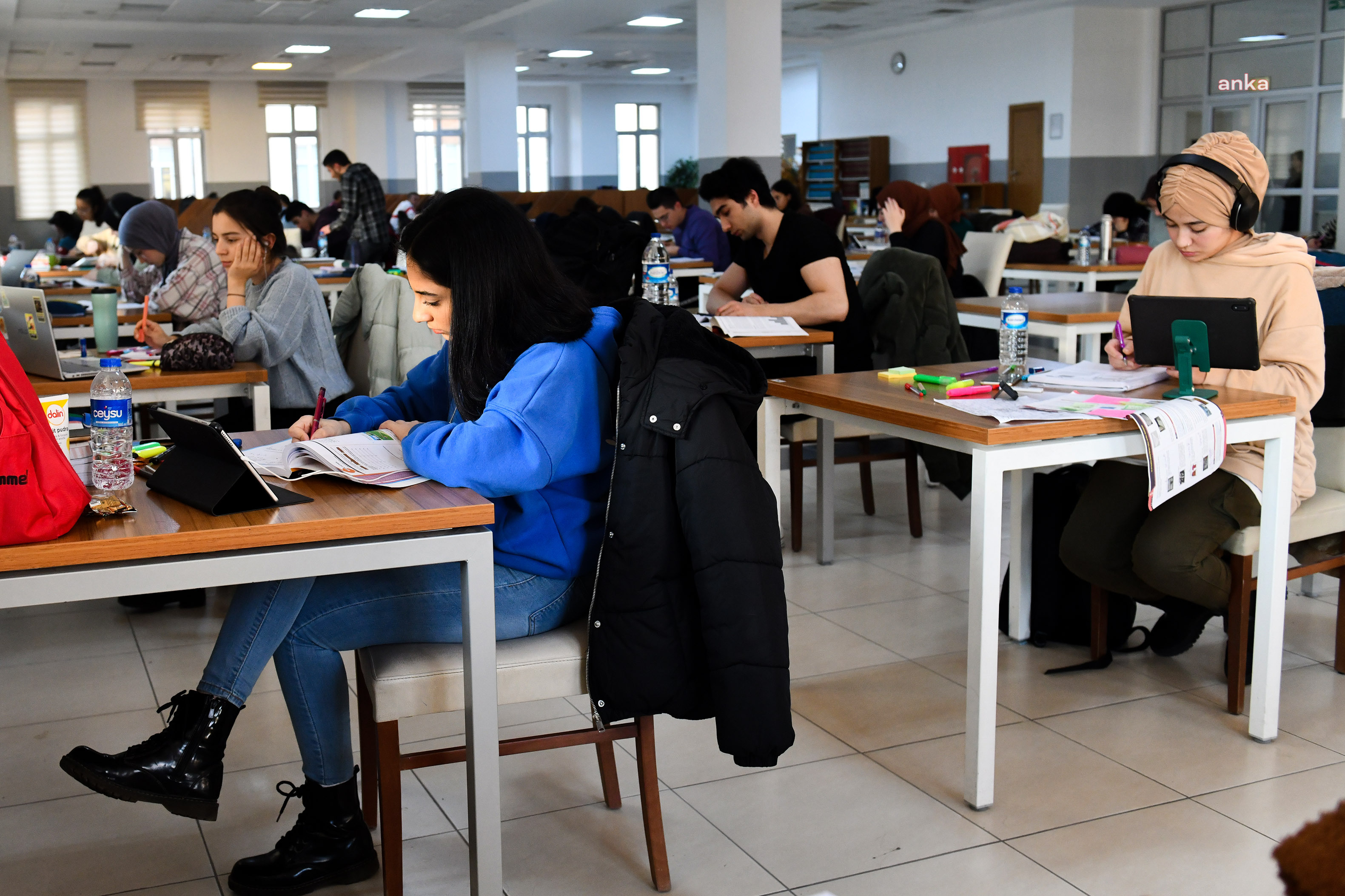 ANKARA BÜYÜKŞEHİR’NİN KÜTÜPHANE VE ÇALIŞMA İSTASYONLARI BAŞKENTLİ ÖĞRENCİLERİ BEKLİYOR