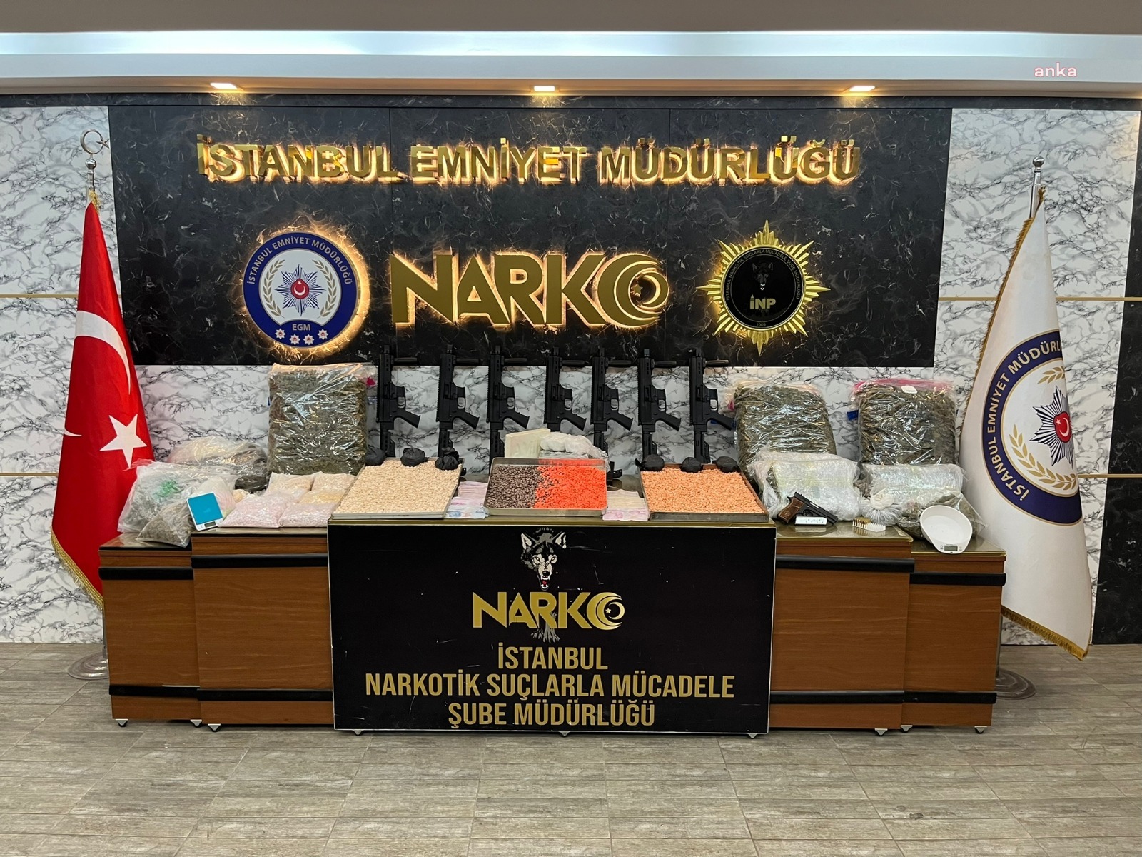 İSTANBUL'DA UYUŞTURUCU SATICILARINA YÖNELİK OPERASYON: 176 ŞÜPHELİ GÖZALTINA ALINDI