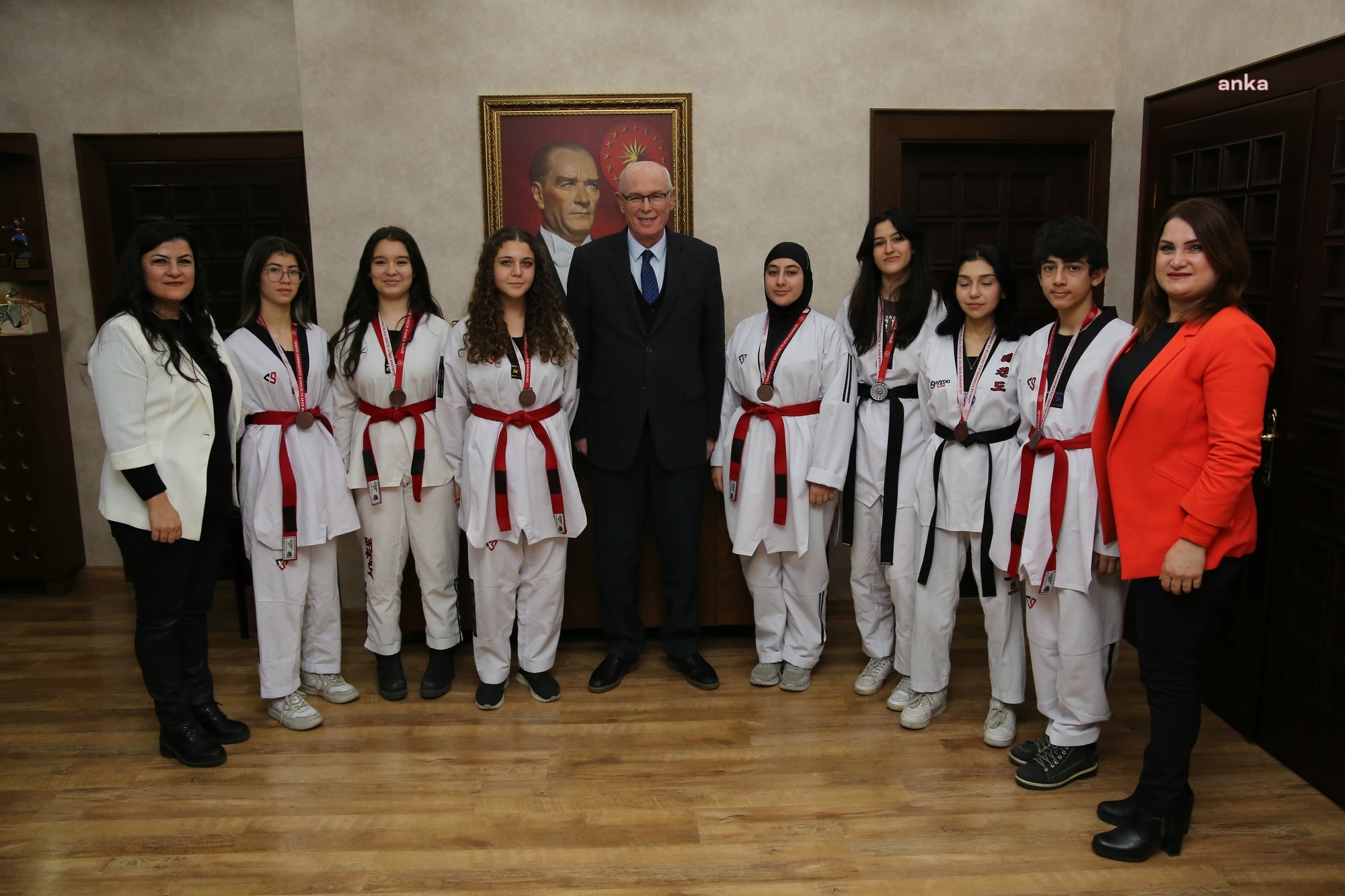 GENÇ TEKVANDOCULARDAN ODUNPAZARI BELEDİYE BAŞKANI KURT’A TEŞEKKÜR ZİYARETİ