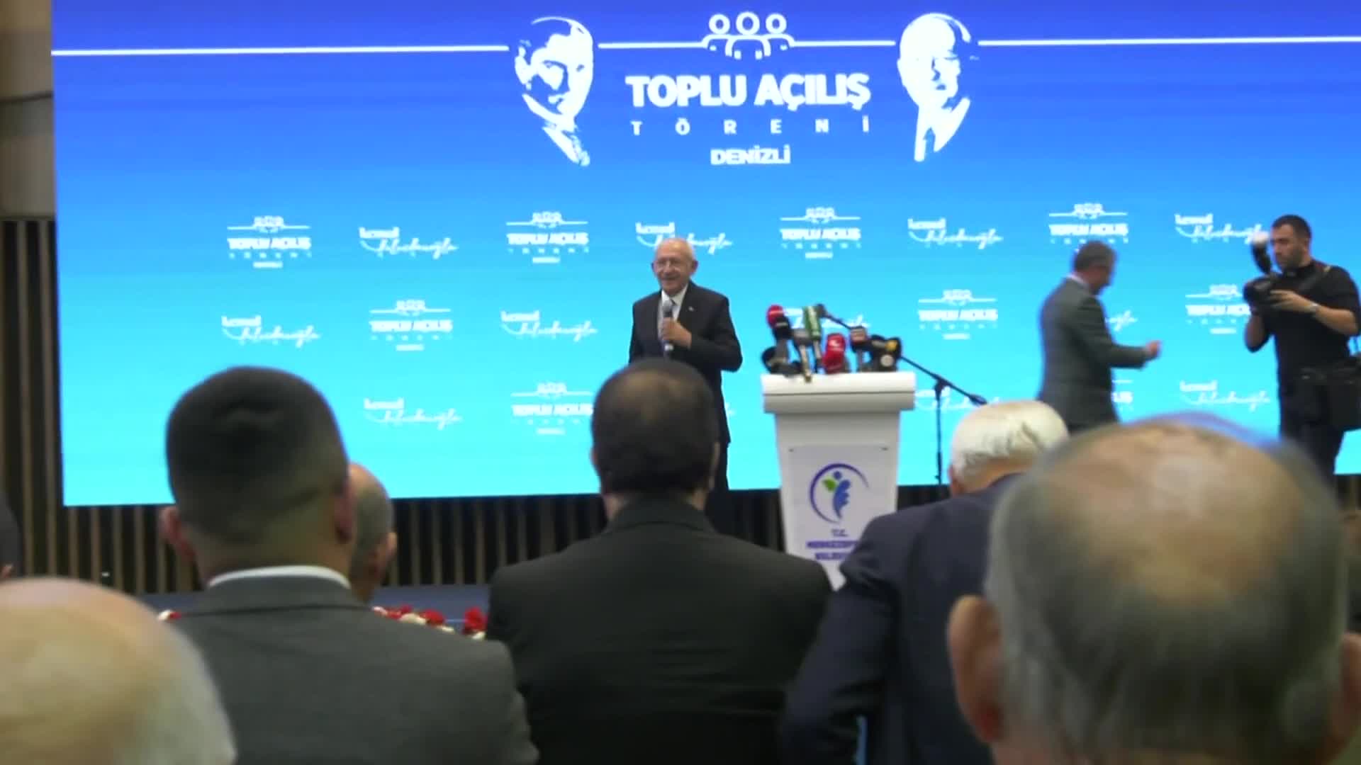 KILIÇDAROĞLU: “ALTI LİDER BİR ARADAYIZ. HEDEF; DEMOKRASİ, İNSAN HAKLARI, YARGI BAĞIMSIZLIĞI. HEDEF; BEŞLİ ÇETELERİN, UYUŞTURUCU BARONLARININ OLMADIĞI, AT KOŞTURMADIĞI BİR TÜRKİYE. BUNU YAPACAĞIZ”