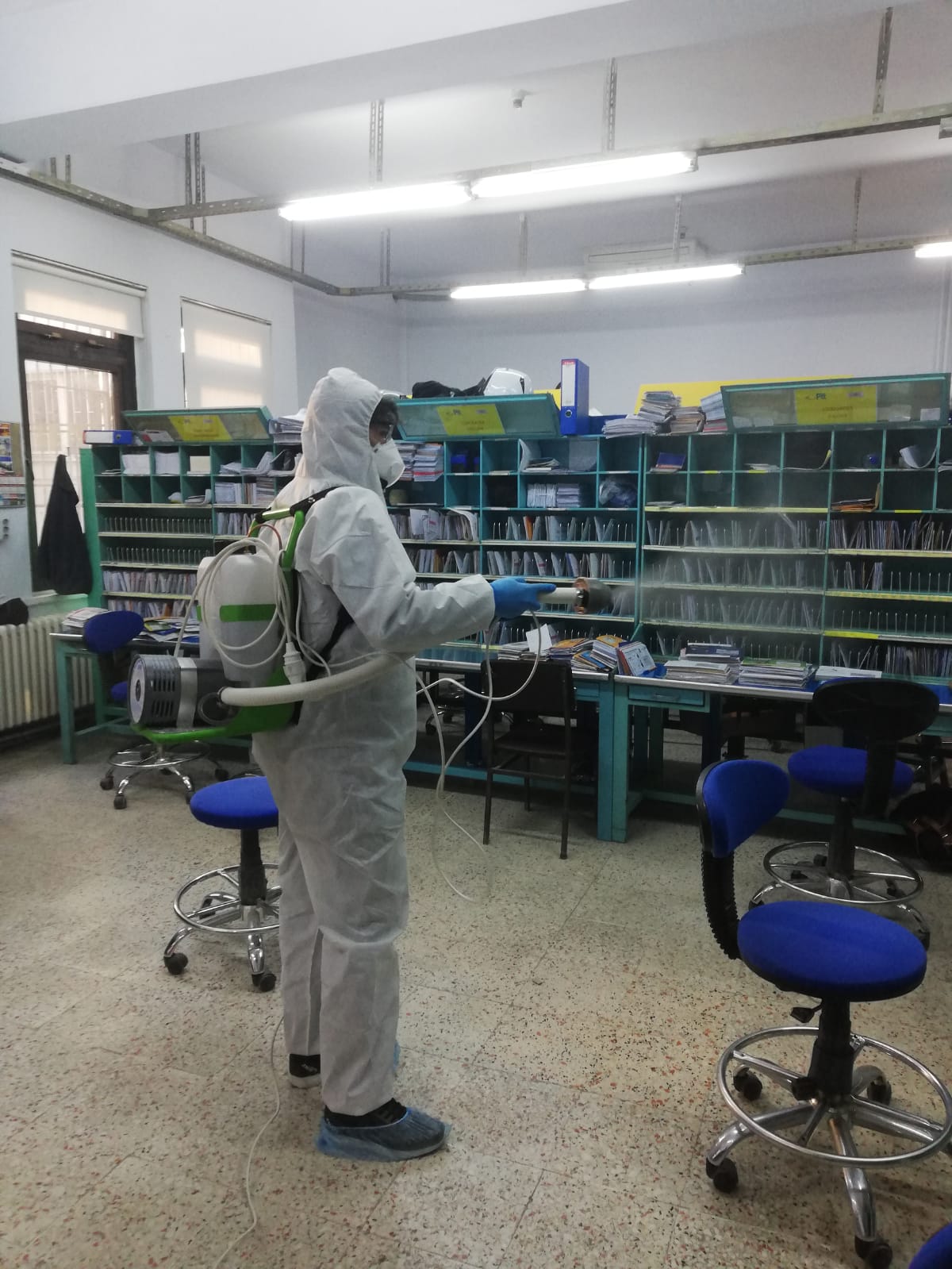 BURDUR'DA BELEDİYENİN İLAÇLAMA EKİPLERİ, ŞEHRİN HER YERİNDE