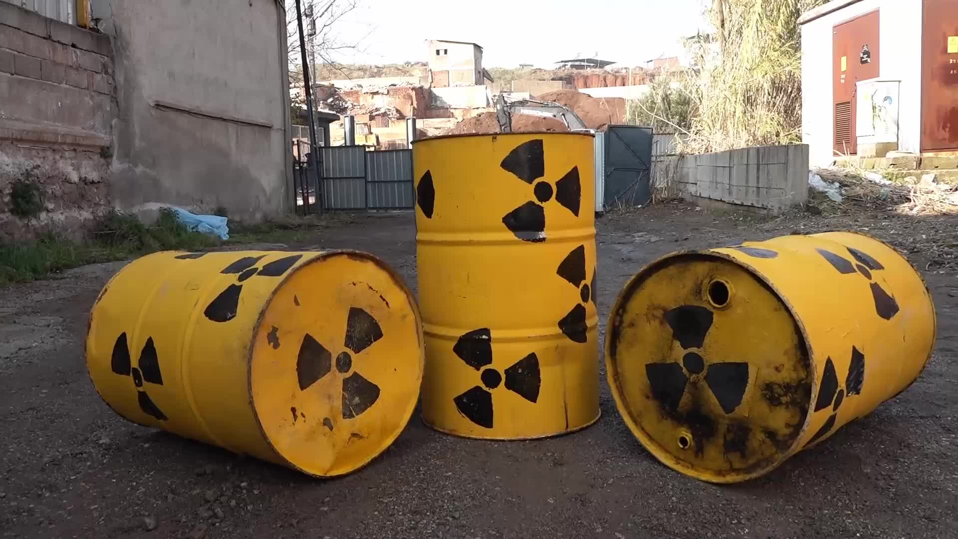 İZMİR’İN ÇERNOBİL’İ TEMİZLENSİN KOMİSYONU, RESMİ KURUMLARI, ESKİ KURŞUN FABRİKASININ ARAZİSİNDE GÖMÜLÜ OLAN RADYOAKTİF ATIKLARIN TEMİZLİĞİNE İLİŞKİN AÇIKLAMA YAPMAYA ÇAĞIRDI