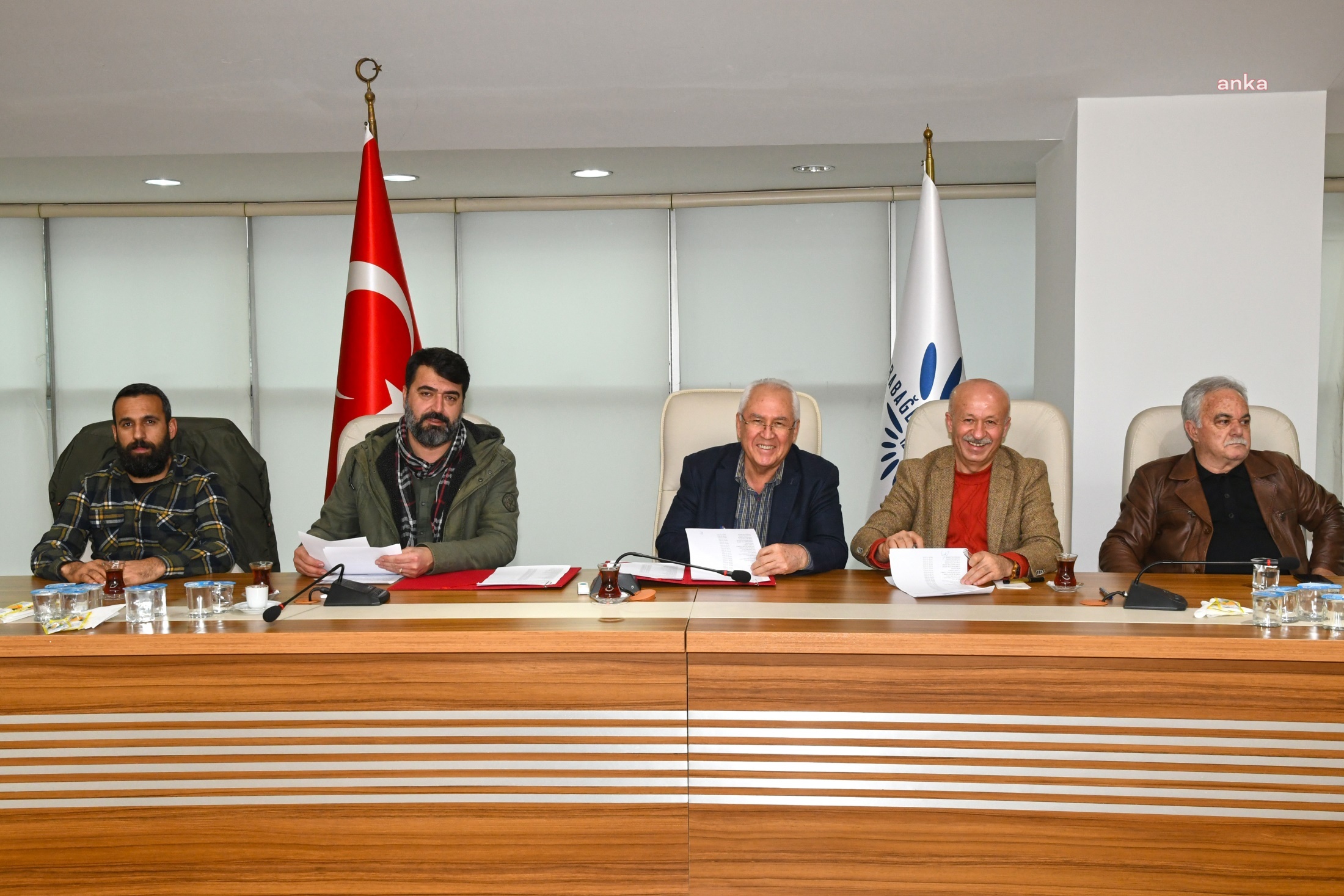 KARABAĞLAR BELEDİYESİ ÇALIŞANLARINI ENFLASYONA EZDİRMEDİ