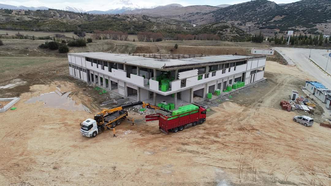ELMALI OTOBÜS TERMİNALİ YÜKSELİYOR