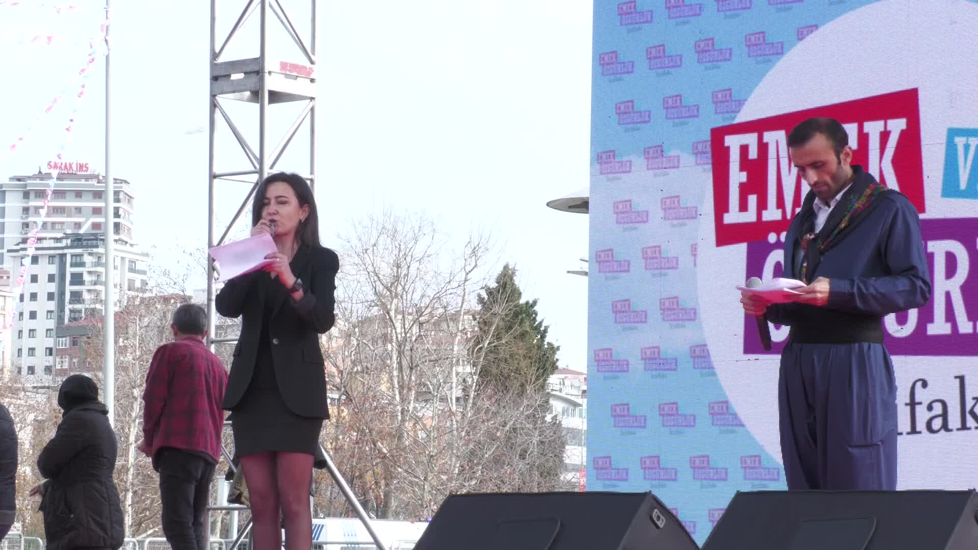 EMEK VE ÖZGÜRLÜK İTTİFAKI MİTİNGİ… TÖP SÖZCÜSÜ GÖZEN: “MİLYONLARCA İNSANIN İRADESİ OLAN HDP’Yİ KAPATACAKMIŞ. 20 YILLIK İKTİDARINDA SANA BOYUN EĞMEYEN HALK, ŞİMDİ Mİ EĞECEK”