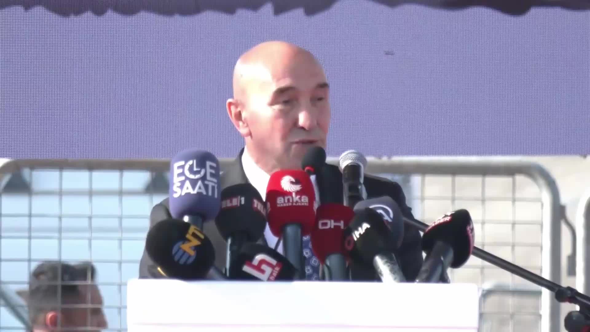 TUNÇ SOYER: TEMEL HEDEFLERİMİZDEN BİRİ, KIYI İLÇELERLE ÇEPERLERDEKİ MAHALLELER ARASINDAKİ UÇURUMU ORTADAN KALDIRMAK