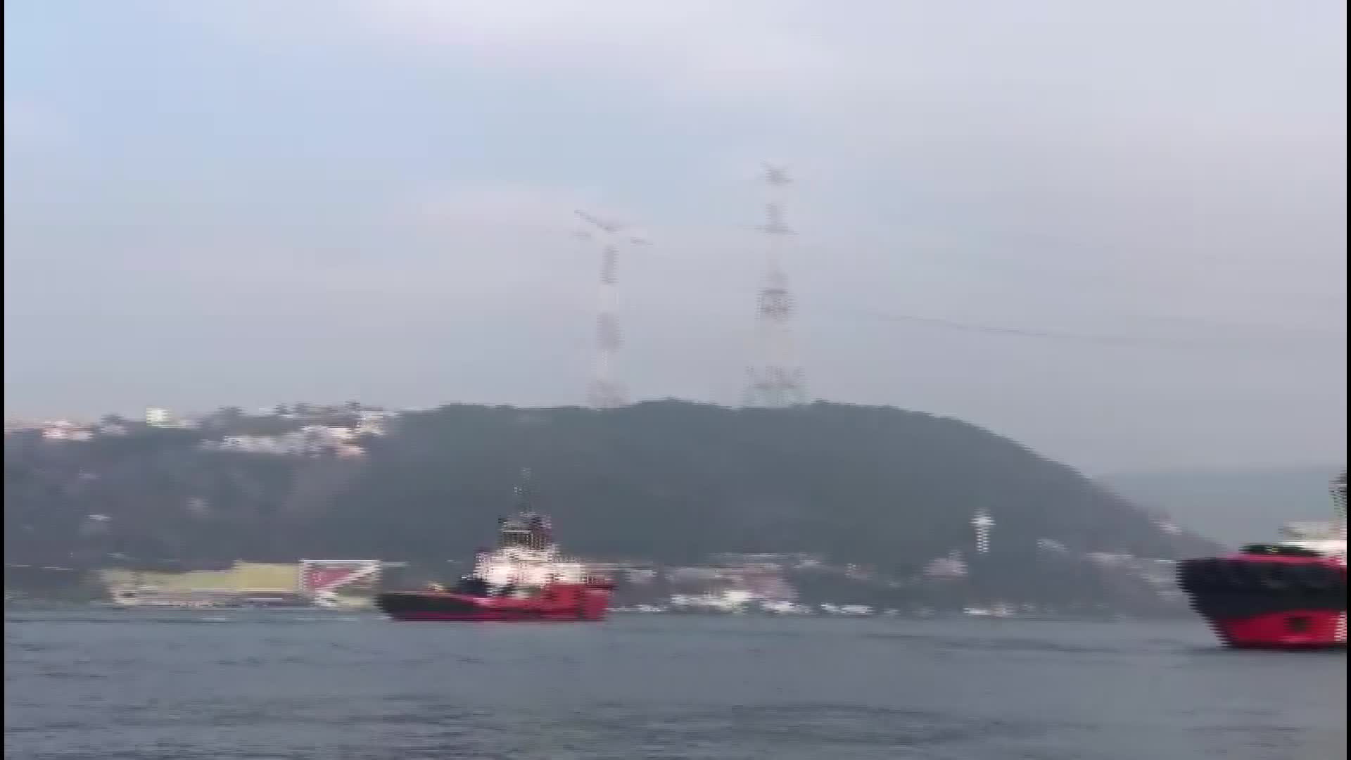 İSTANBUL'DA KARAYA OTURAN MKK-1 ADLI GEMİ KURTARILDI