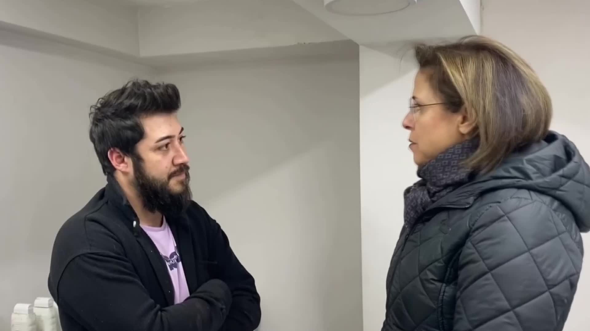 DEMOKRAT PARTİLİ AKSOY’UN DİNLEDİĞİ, ÇIRAKLIĞA 13 YAŞINDA BAŞLAYAN YURTTAŞ: “ÇOCUKLUĞUMUZU ÇALIŞARAK GEÇİRDİK, EYT YASASINDA STAJYER VE ÇIRAKLARIN DA HAKLARININ VERİLMESİNİ İSTİYORUZ”