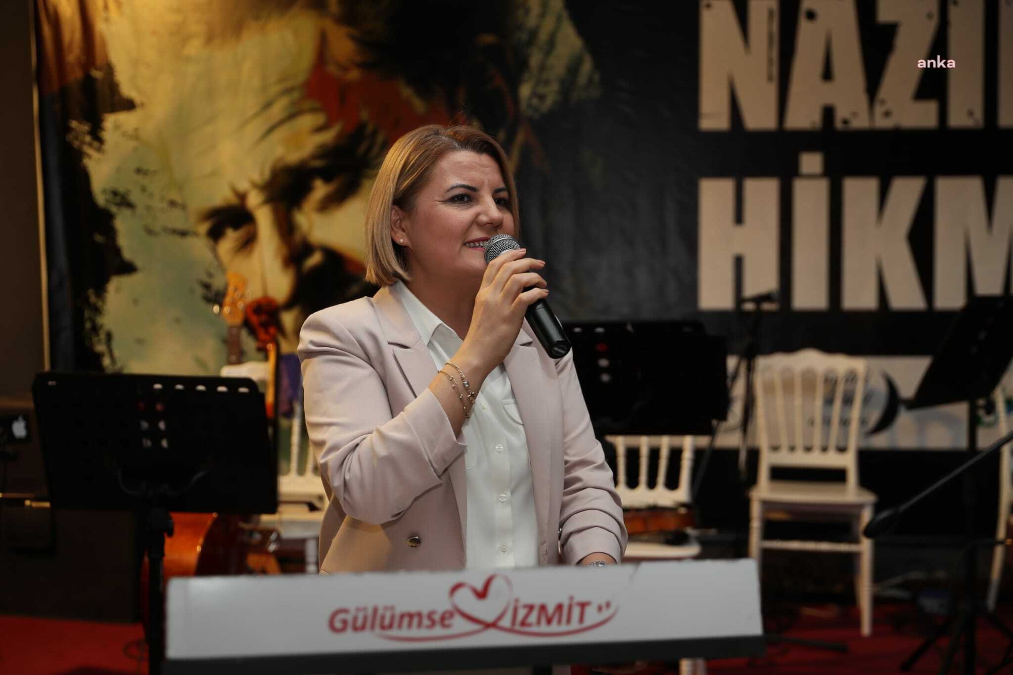 NAZIM HİKMET, 121’İNCİ DOĞUM GÜNÜNDE İZMİT'TE ŞİİRLERLE ANILDI