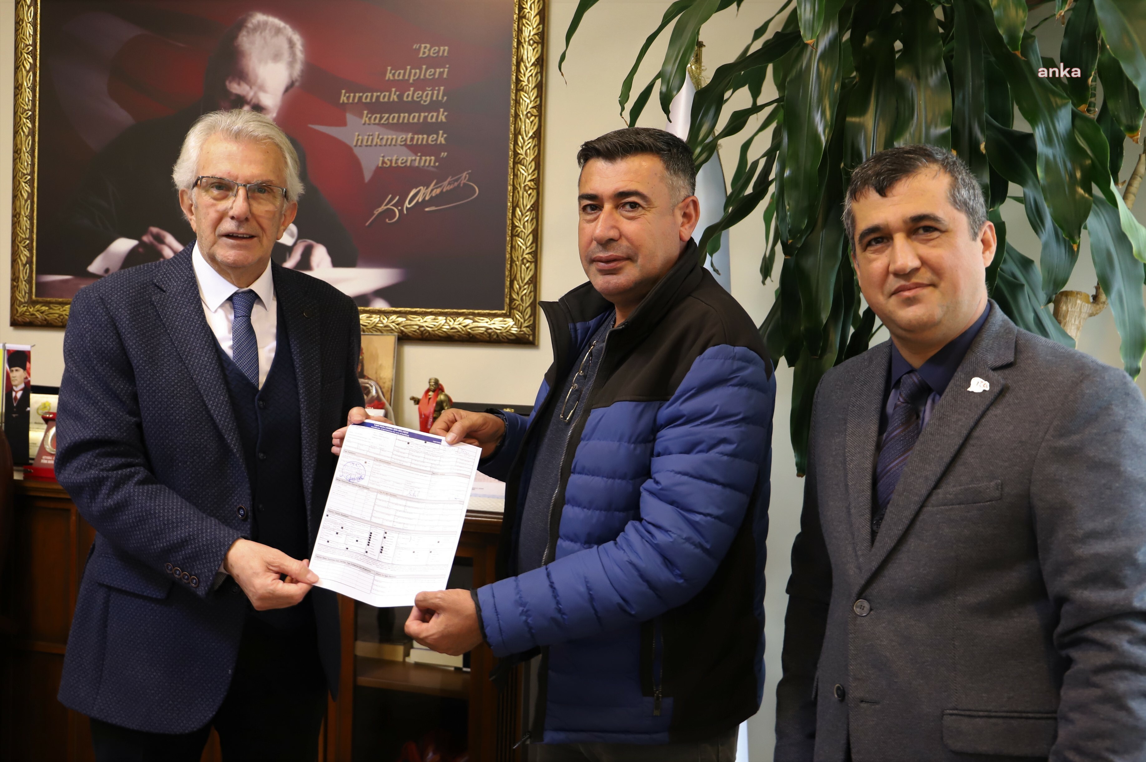ÖDEMİŞ BELEDİYESİ, TOKİ KONUTLARININ OTURMA RUHSATLARINI TESLİM ETTİ