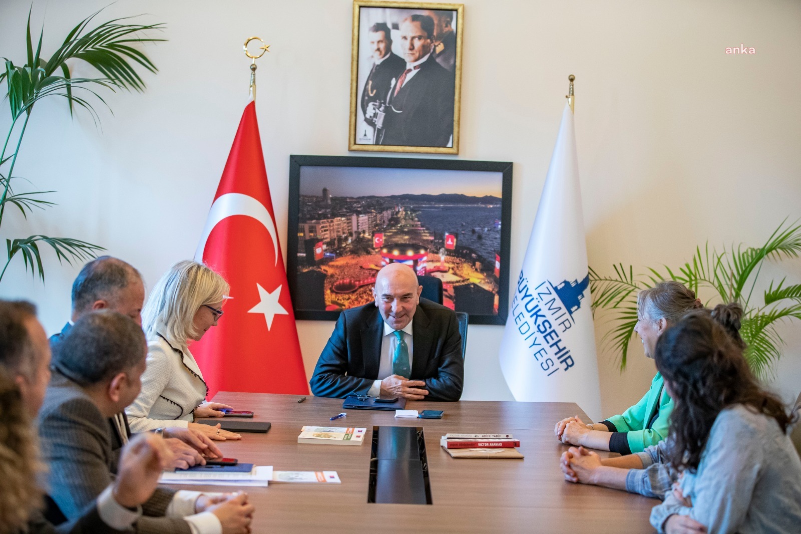 BAŞKAN SOYER 'ZEHİRSİZ KENT İZMİR' İÇİN İMZA ATTI