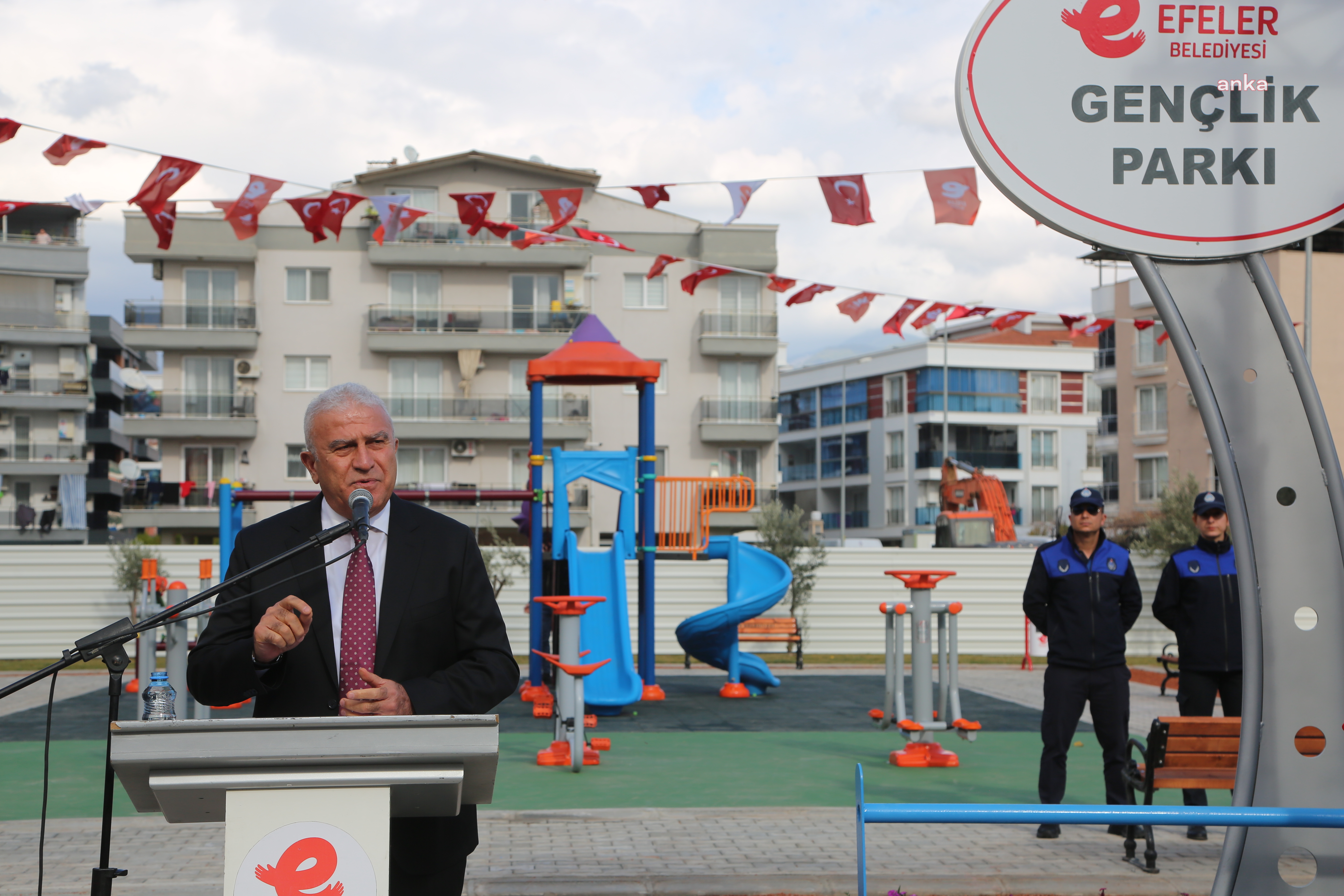 EFELER’DE GENÇLİK PARKI AÇILDI