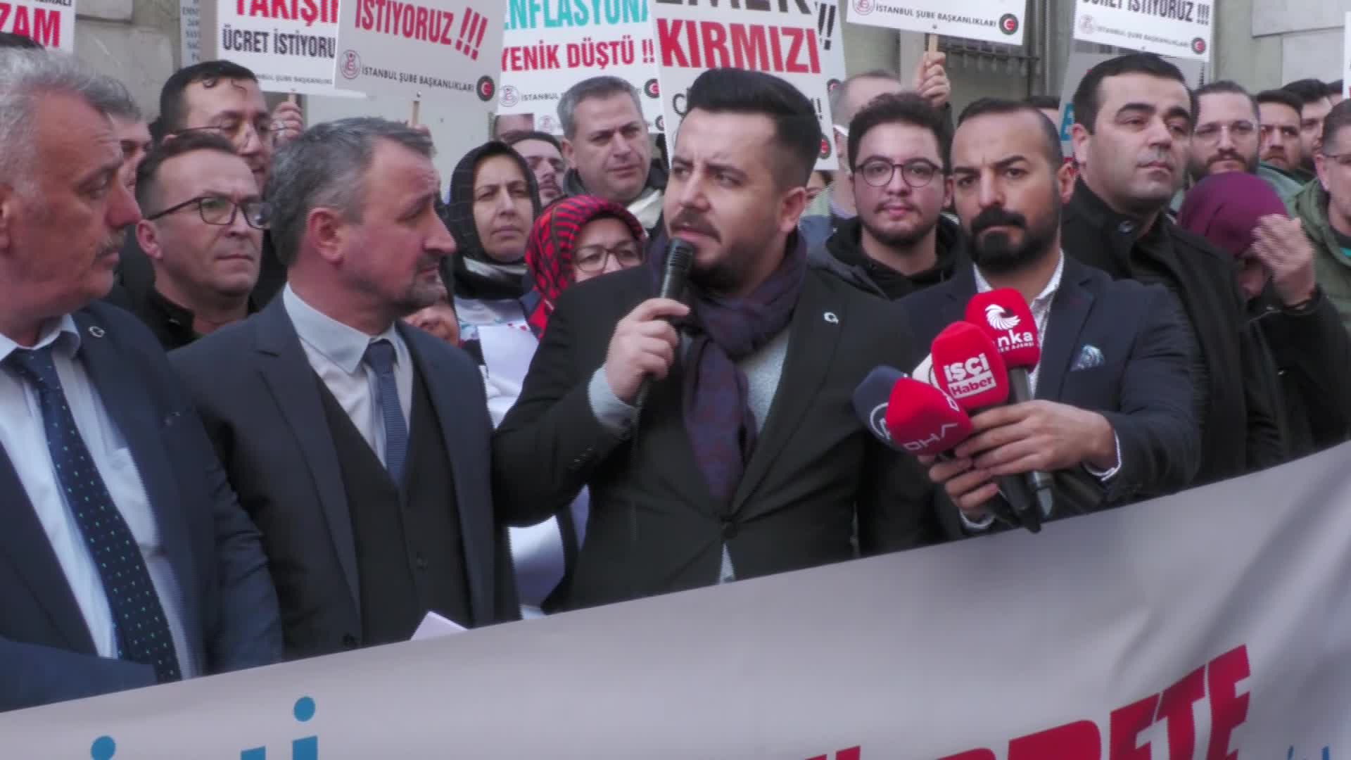 ÖZ SAĞLIK İŞ SENDİKASI, İSTANBUL AİLE VE SOSYAL İL HİZMETLER MÜDÜRLÜĞÜ ÖNÜNDE: “SOSYAL HİZMET EMEKÇİSİ ASGARİ ÜCRET SEVİYESİNE MAHKÛM EDİLMİŞLERDİR”