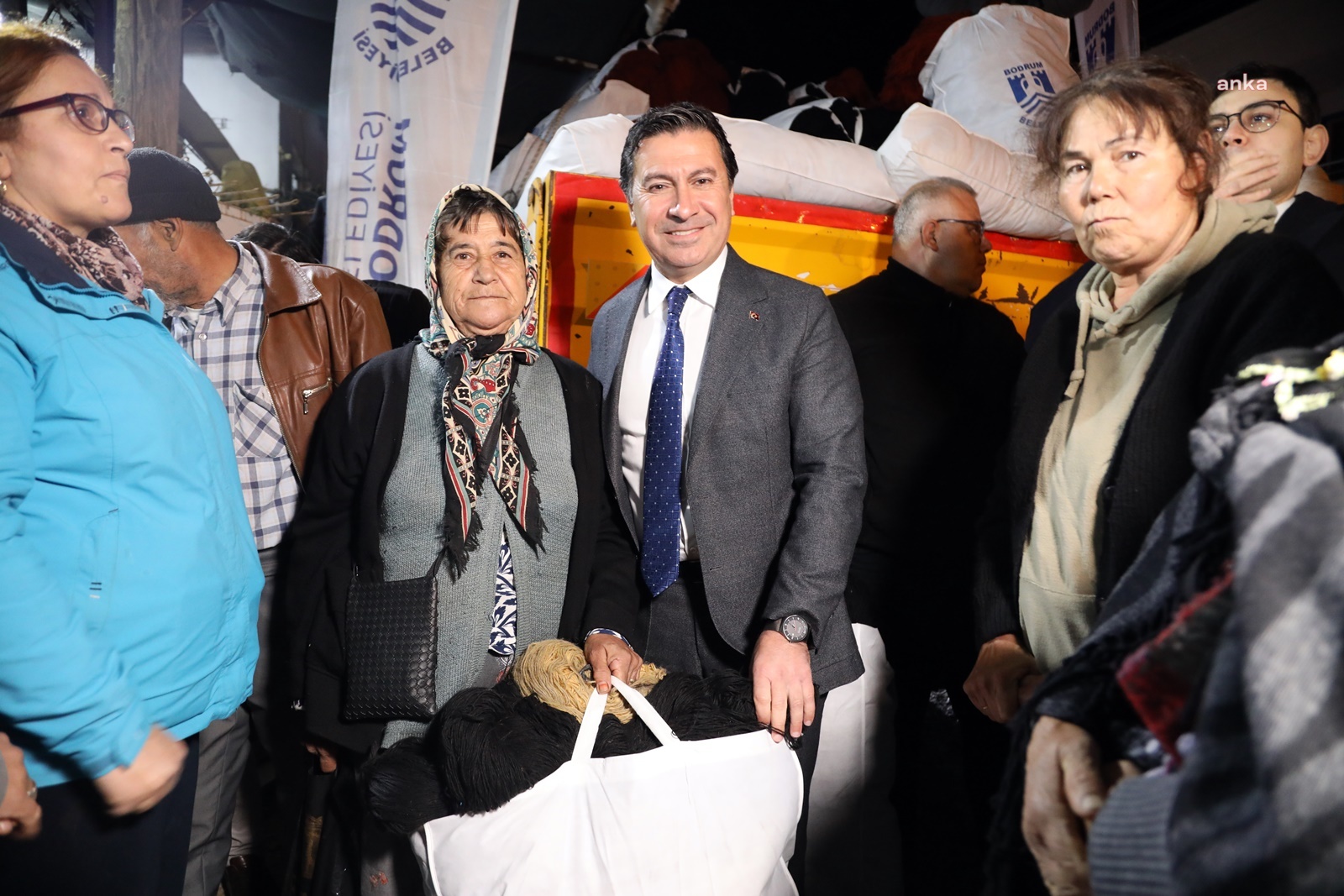 BODRUM'DA EVLERDE ÜRETİLEN HALILARIN İPİ, BELEDİYE'DEN