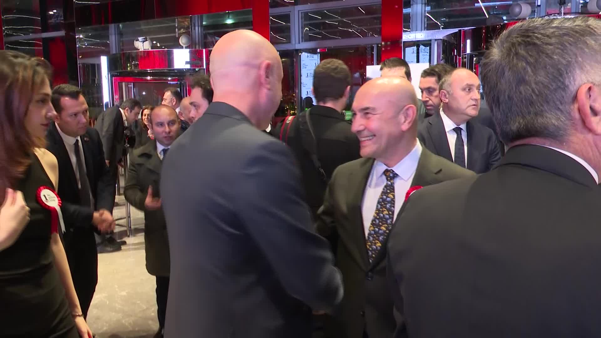1 MİLYON KİTAP PROJESİ'NİN İLK KURUMSAL DESTEKÇİSİ TUNÇ SOYER: “İYİLİĞİN NE KADAR BULAŞICI OLDUĞUNU GÖRDÜK”