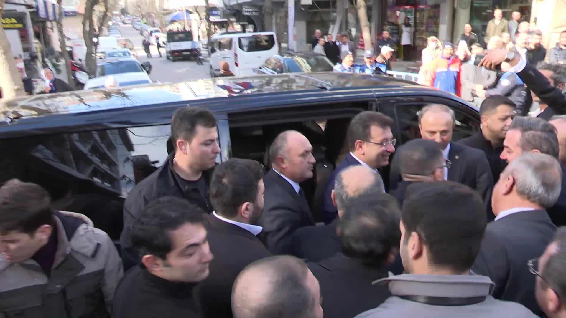 EKREM İMAMOĞLU, AVCILAR KENT LOKANTASI AÇTI, VATANDAŞLARA HİTAP ETTİ: "BU ÜLKENİN TAPUSU, BİR KİŞİYE YA DA BİR ZÜMREYE DEĞİL, 86 MİLYONA AİTTİR"
