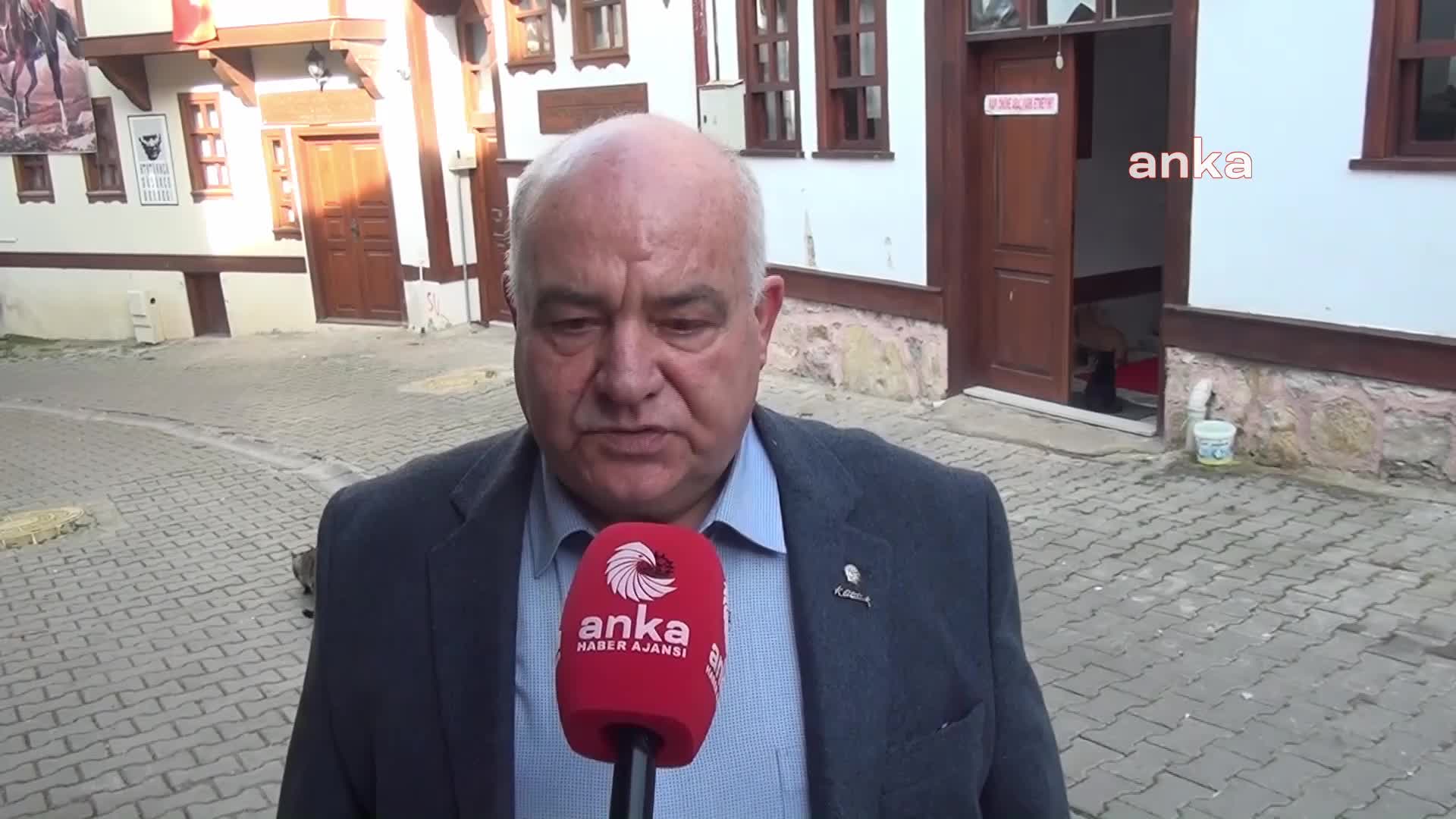 YAKLAŞIK 3 YILDIR SOKAK KEDİLERİNİ BESLEYEN ARAL: "YÜZDE 200 ARTTI KURU MAMA FİYATLARI. KURU MAMA ALMAKTA ZORLANIYORUZ"