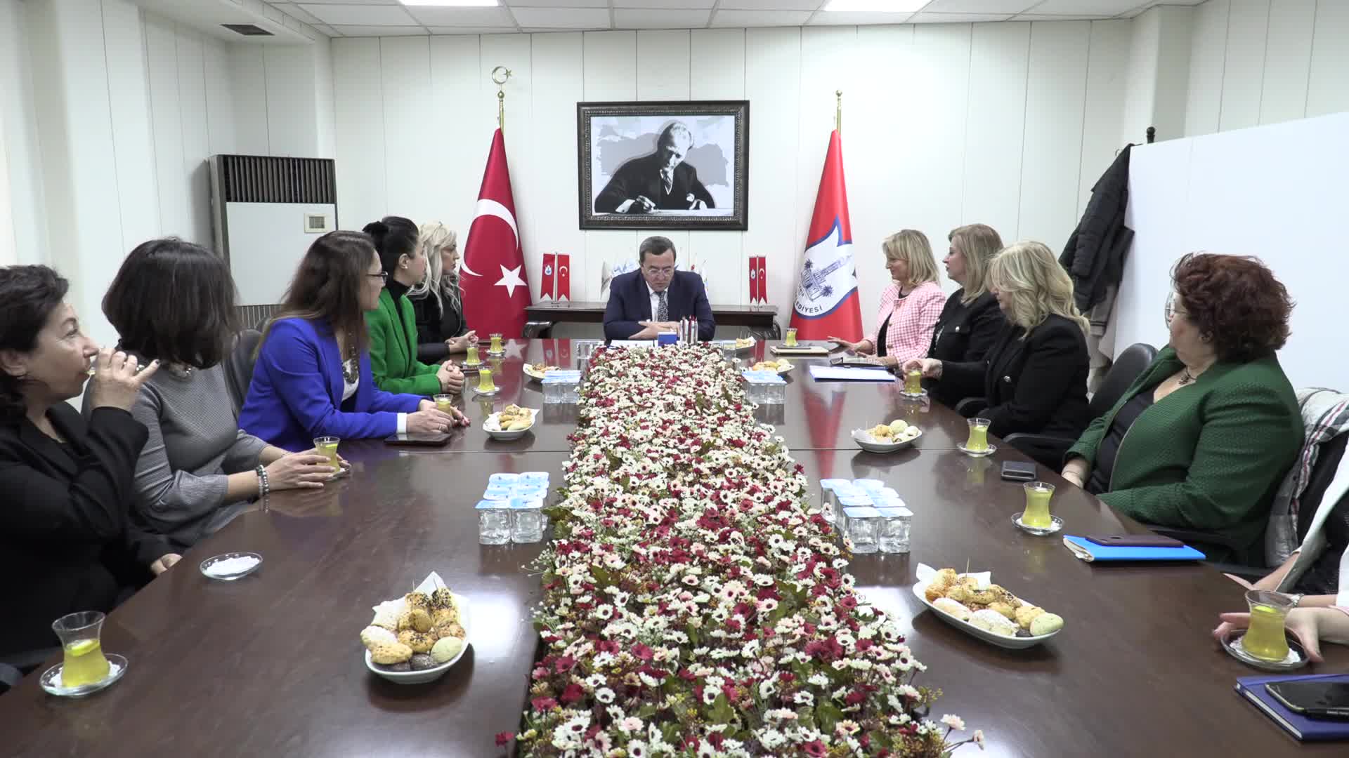 "ANADOLU KADINLARI HAKLARINI KONUŞUYOR" PROJESİNDE EĞİTİM ALAN KADINLAR SAHAYA ÇIKIYOR