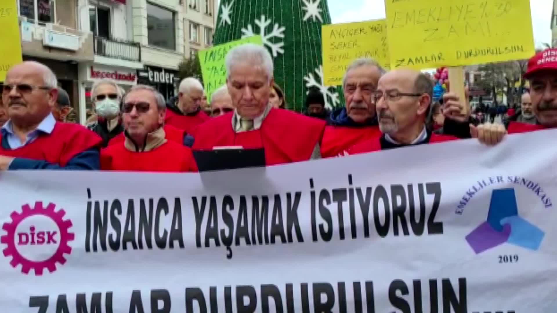 EDİRNE’DE EMEKLİLER FATURA YAKTI