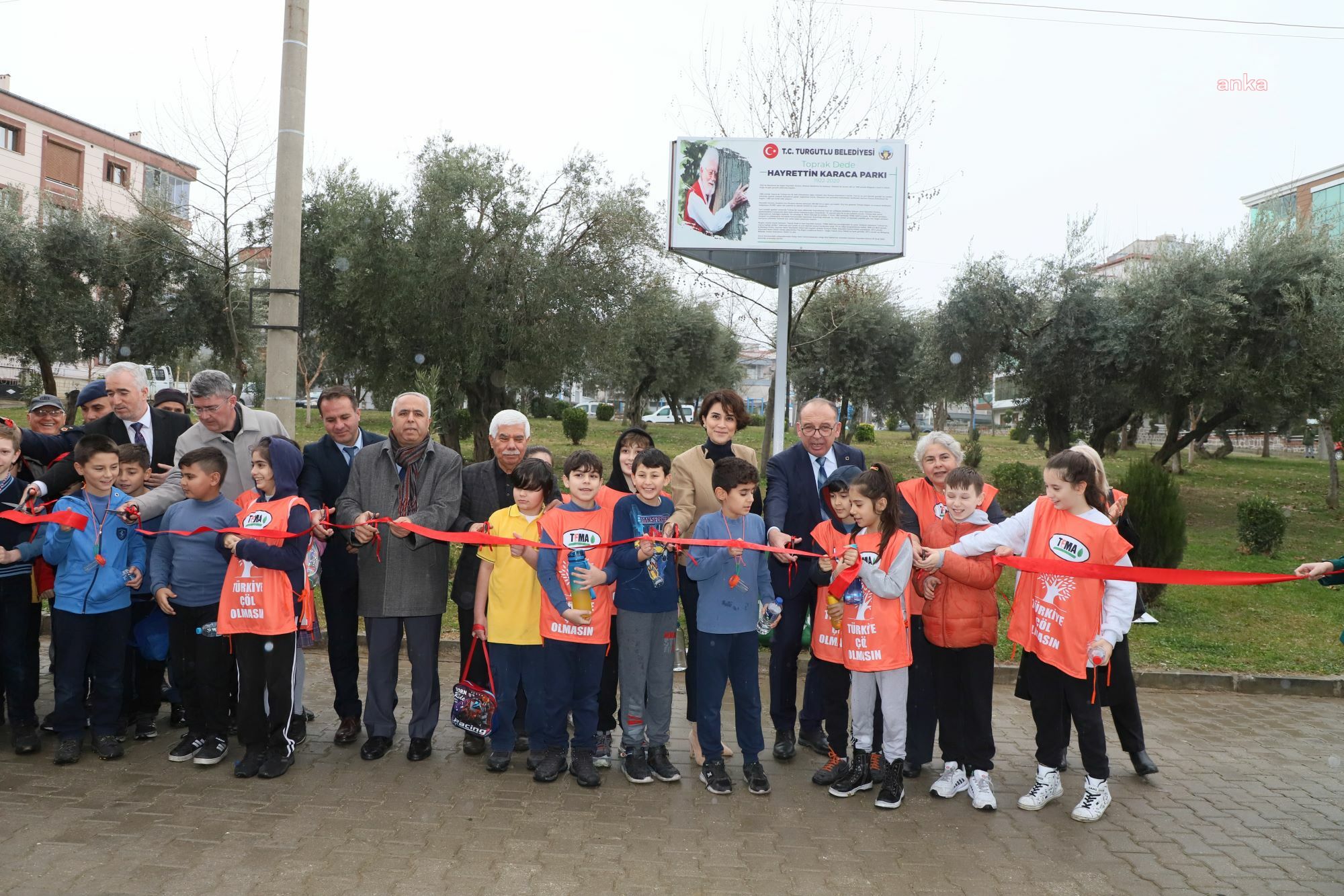 ÇEVRE MÜCADELESİNİN İKİ ÖNEMLİ İSMİ, TURGUTLU’DA ÖLÜMSÜZLEŞTİ