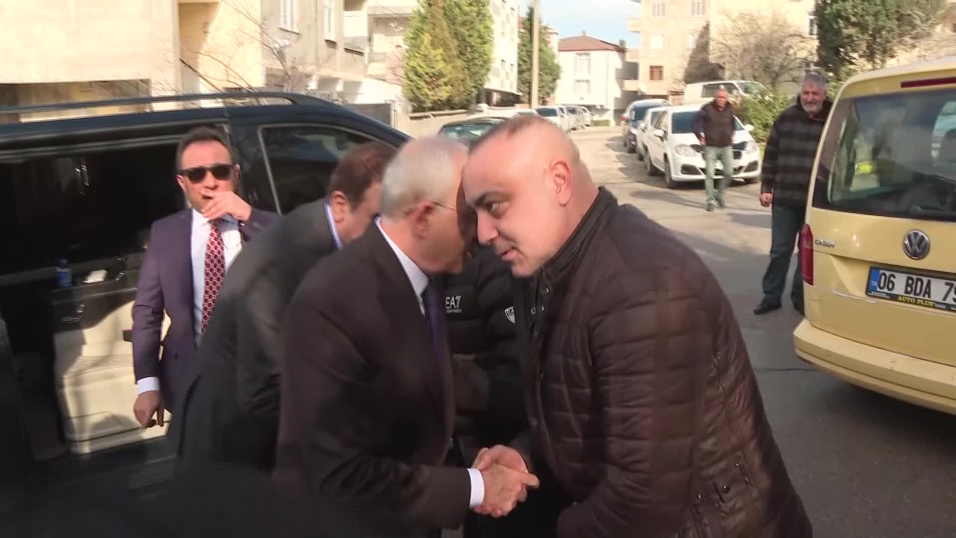 KILIÇDAROĞLU'NDAN YAŞAMINI YİTİREN DİLOVASI BELEDİYESİ KURUCU BAŞKANI DALKILIÇ’IN AİLESİNE TAZİYE ZİYARETİ