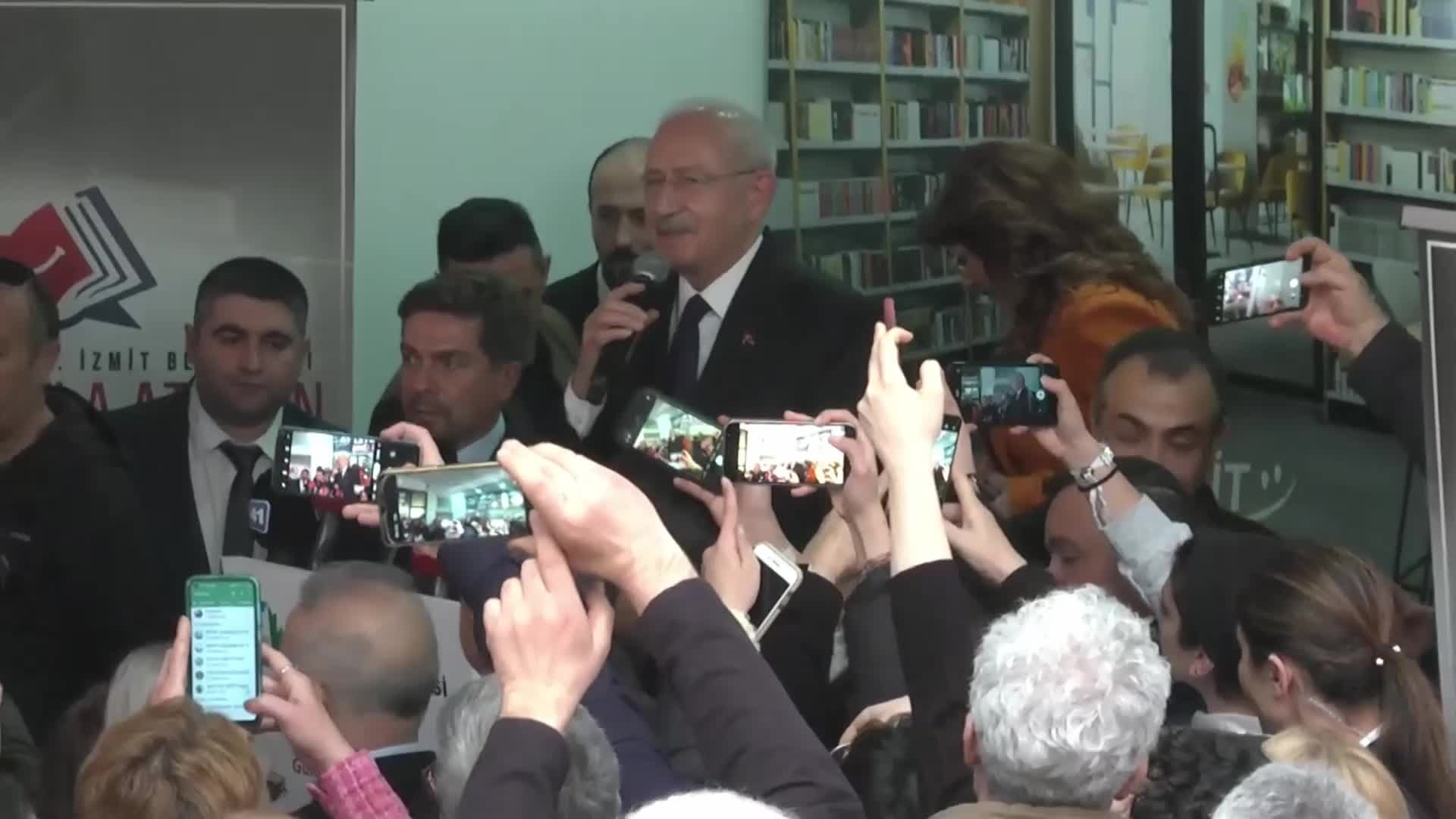 KILIÇDAROĞLU: “GENÇLERİN UFKUNUN GELİŞMESİ, SOSYALLEŞMELERİ, GELECEK UFUKLARININ, HAYALLERİN BÜYÜMESİ AÇISINDAN OLAĞANÜSTÜ GÜZEL BİR MEKÂN KÜTÜPHANELER”