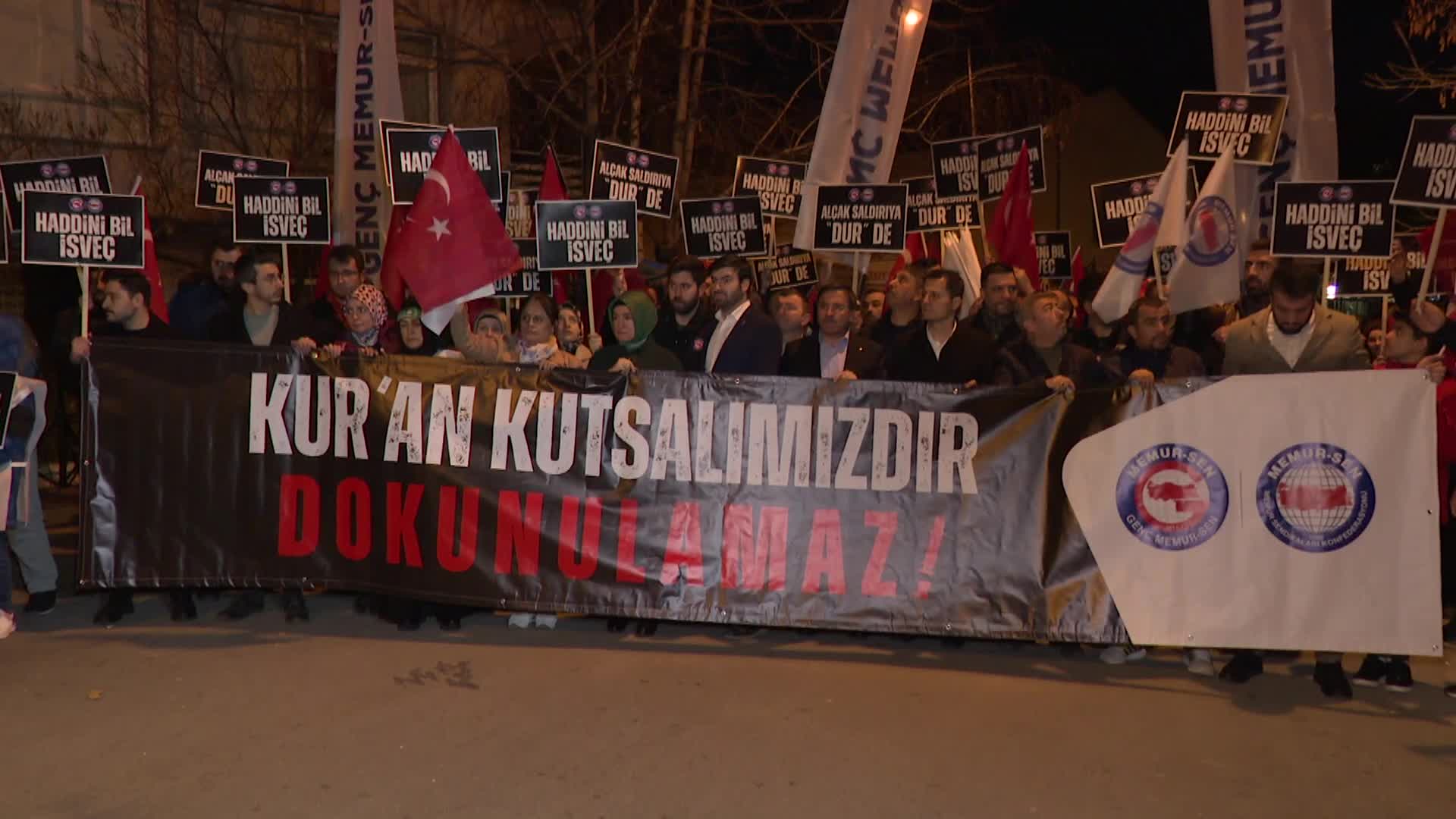 STOCKHOLM’DE KUR’AN-I KERİM'İN YAKILMASI, İSVEÇ BÜYÜKELÇİĞİ ÖNÜNDE PROTESTO EDİLDİ