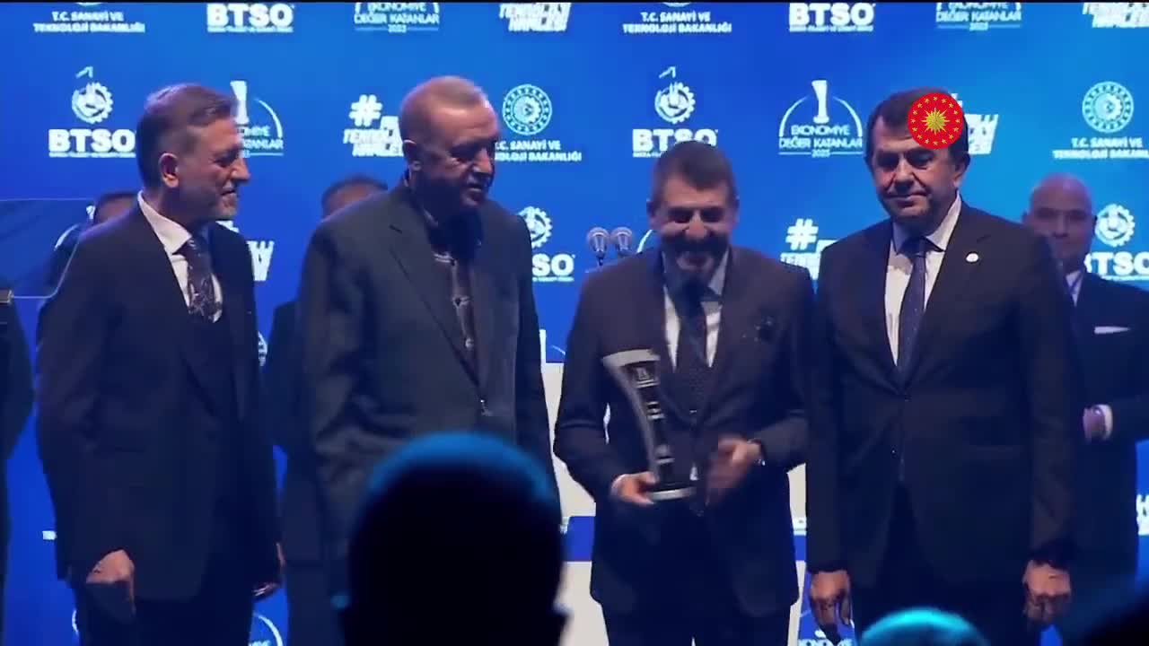 ERDOĞAN: "ÇETE’ YAFTASI KARŞISINDA EN SERT ELEŞTİRİNİN İŞ DÜNYASININ, İŞ ADAMLARIMIZIN BİZATİHİ KENDİSİNDEN GELMESİ GEREKİRDİ"