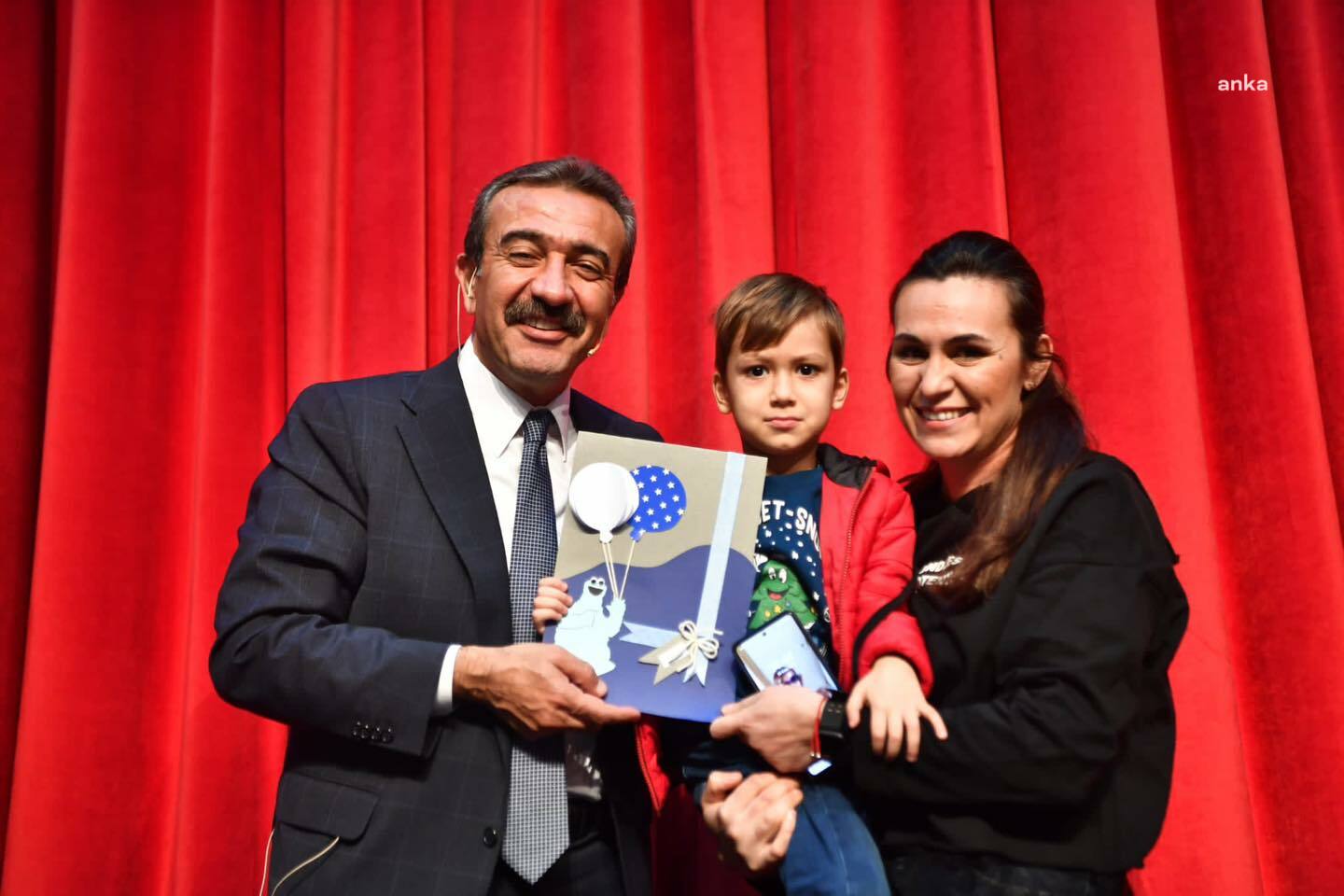 SEMT KREŞLERİ ÖĞRENCİLERİNDEN ÇUKUROVA BELEDİYE BAŞKANI ÇETİN’E SÜRPRİZ