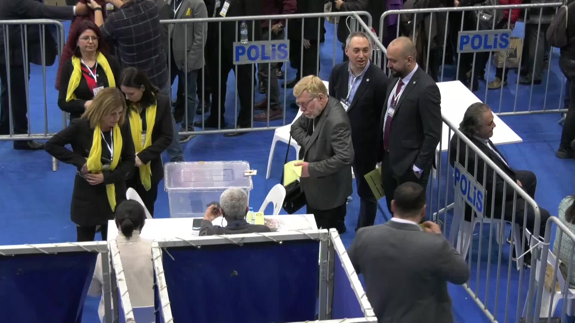 İYİ PARTİ İZMİR İL TEŞKİLATI’NIN YENİ İL BAŞKANI SİNAN BEZİRCİLİOĞLU OLDU