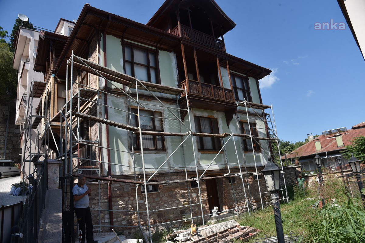 İZMİT BELEDİYE BAŞKANI HÜRRİYET, TARİHİ İZMİT EVLERİNE SAHİP ÇIKIYOR