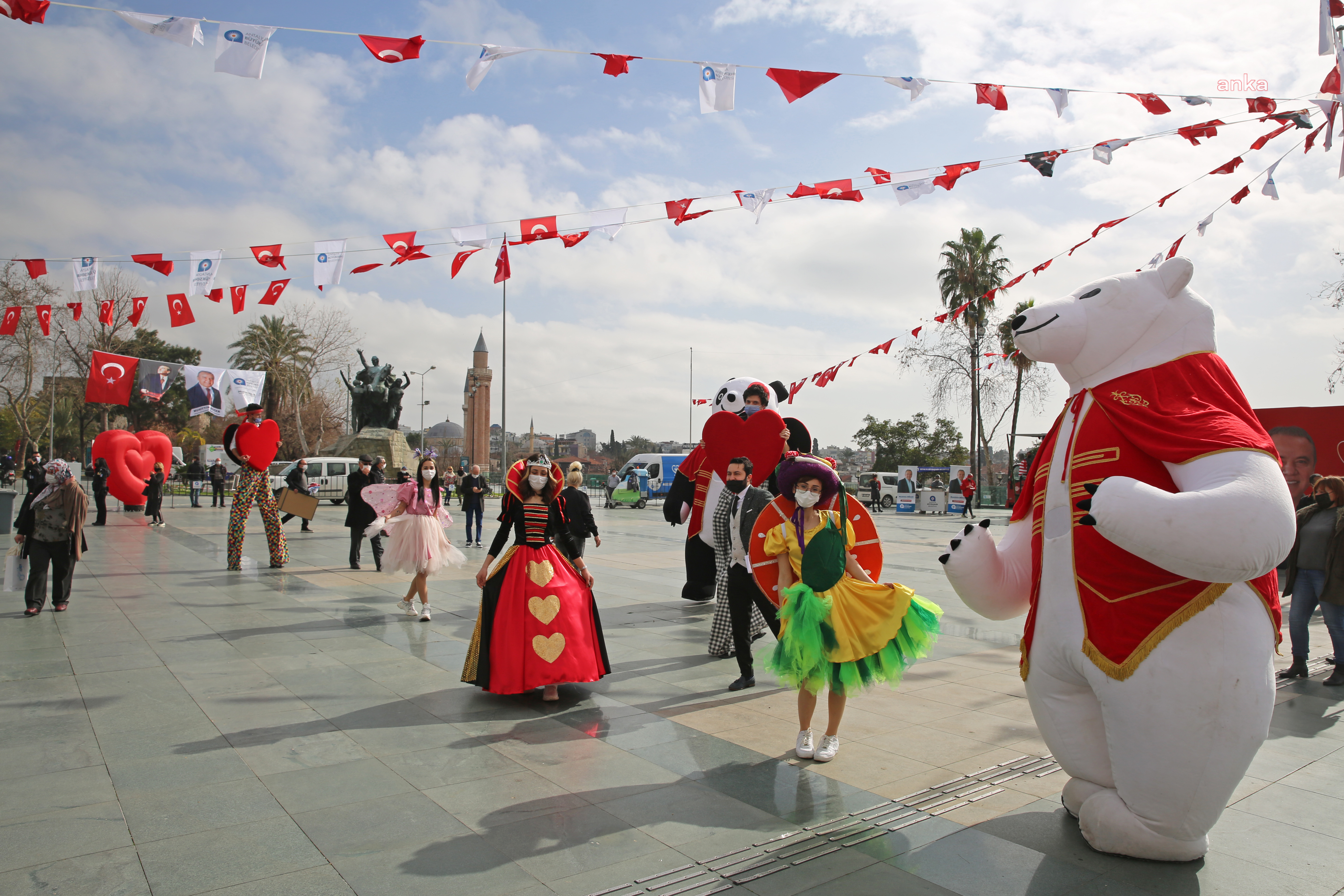 ANTALYA BÜYÜKŞEHİR'DEN ‘CUMHURİYET SEVGİ MEYDANI’ ETKİNLİĞİ