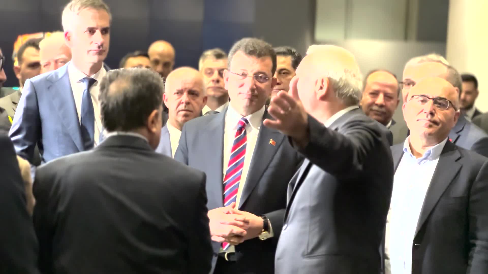 İMAMOĞLU’NDAN İSVEÇ’TE KUR’AN-I KERİM YAKILMASINA TEPKİ: “BU TÜR GİRİŞİMLER, BARIŞ VE HUZUR BOZACAK NEFRET SUÇLARIDIR”