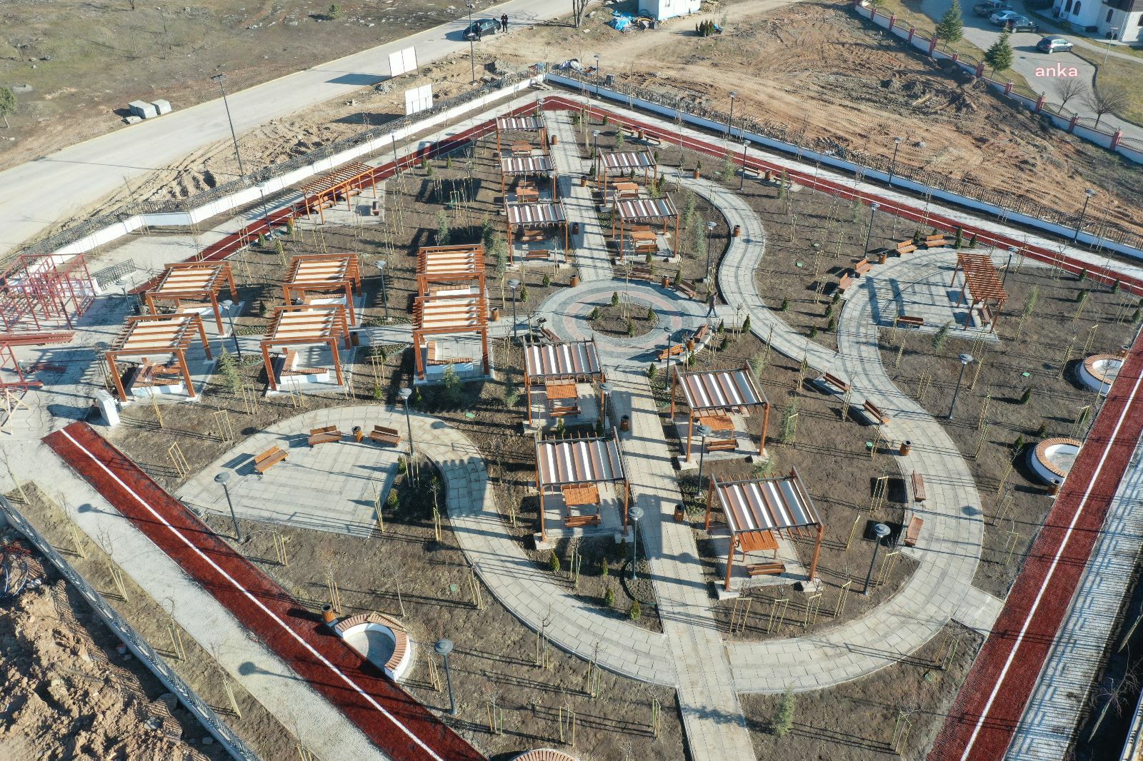 YENİMAHALLE BELEDİYESİ EKİPLERİNDEN KAR MESAİSİ