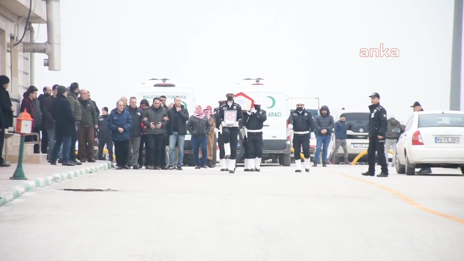 KOCASI TARAFINDAN ÖLDÜRÜLEN POLİS MEMURU ASLI YILMAZ MALATYA’DA TOPRAĞA VERİLDİ