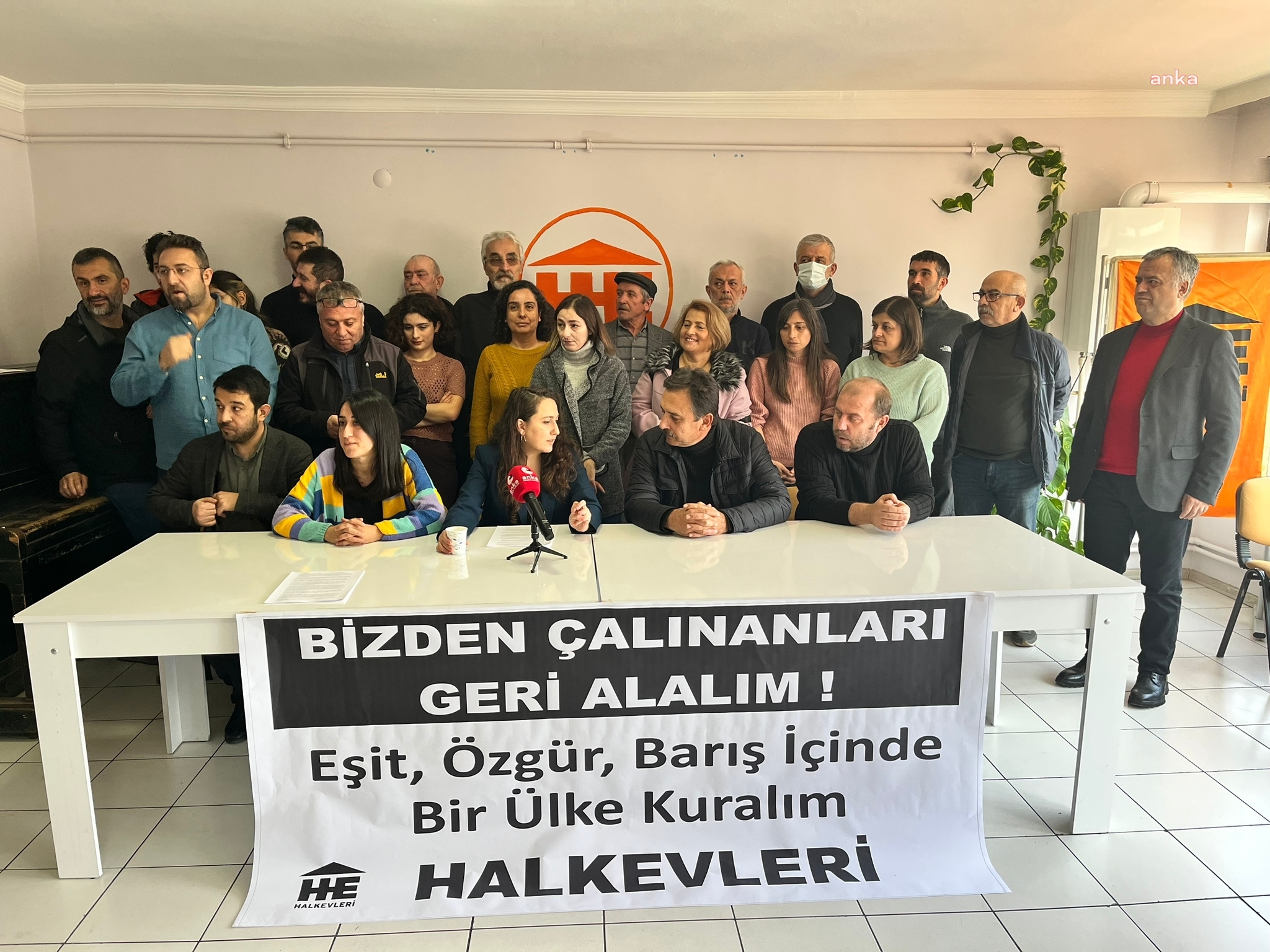 HALKEVLERİ: SARAY REJİMİ, TÜM KURUMLARIYLA BİRLİKTE ORTADAN KALDIRILMALI