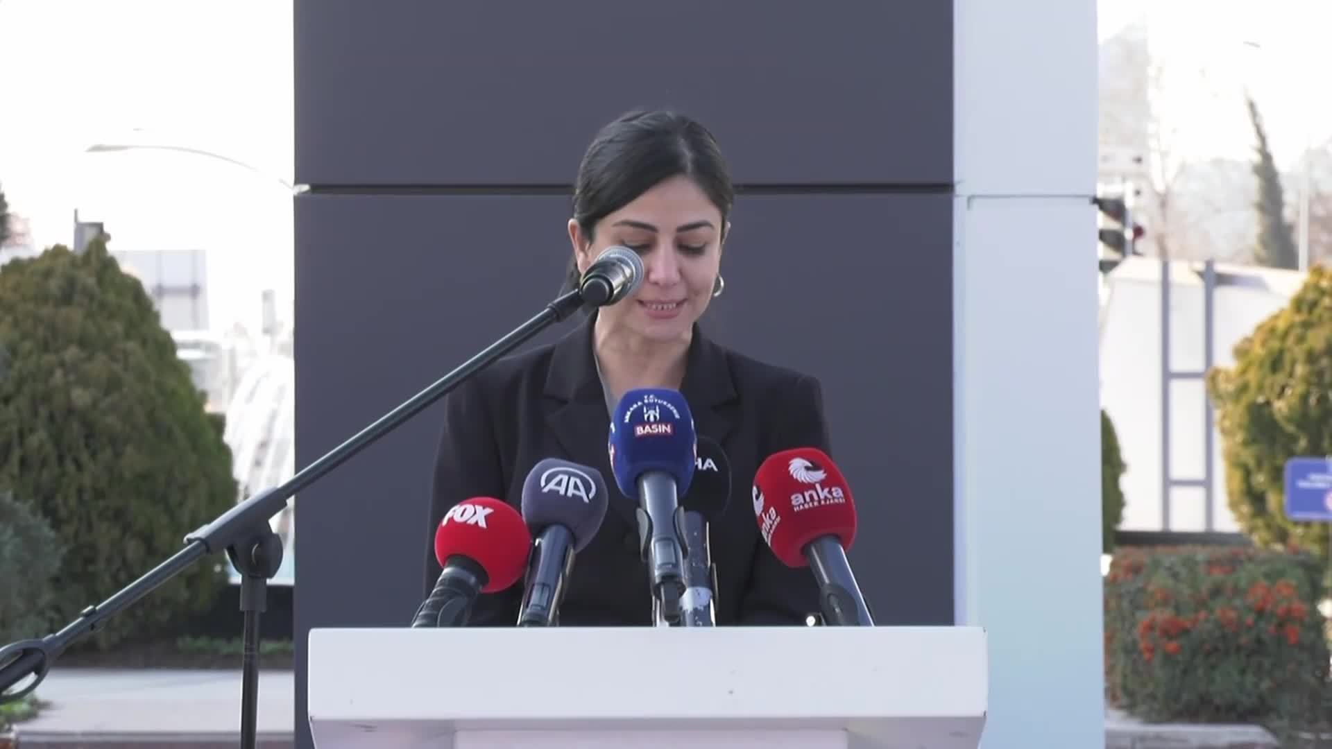 MANSUR YAVAŞ İNGİLİZCE EĞİTİM MERKEZİ AÇTI: "GENÇLER BURAYA GELECEKLER İNGİLİZCE EDİNECEKLER. BEN ÇOK YARARLI OLACAĞINA İNANIYORUM"