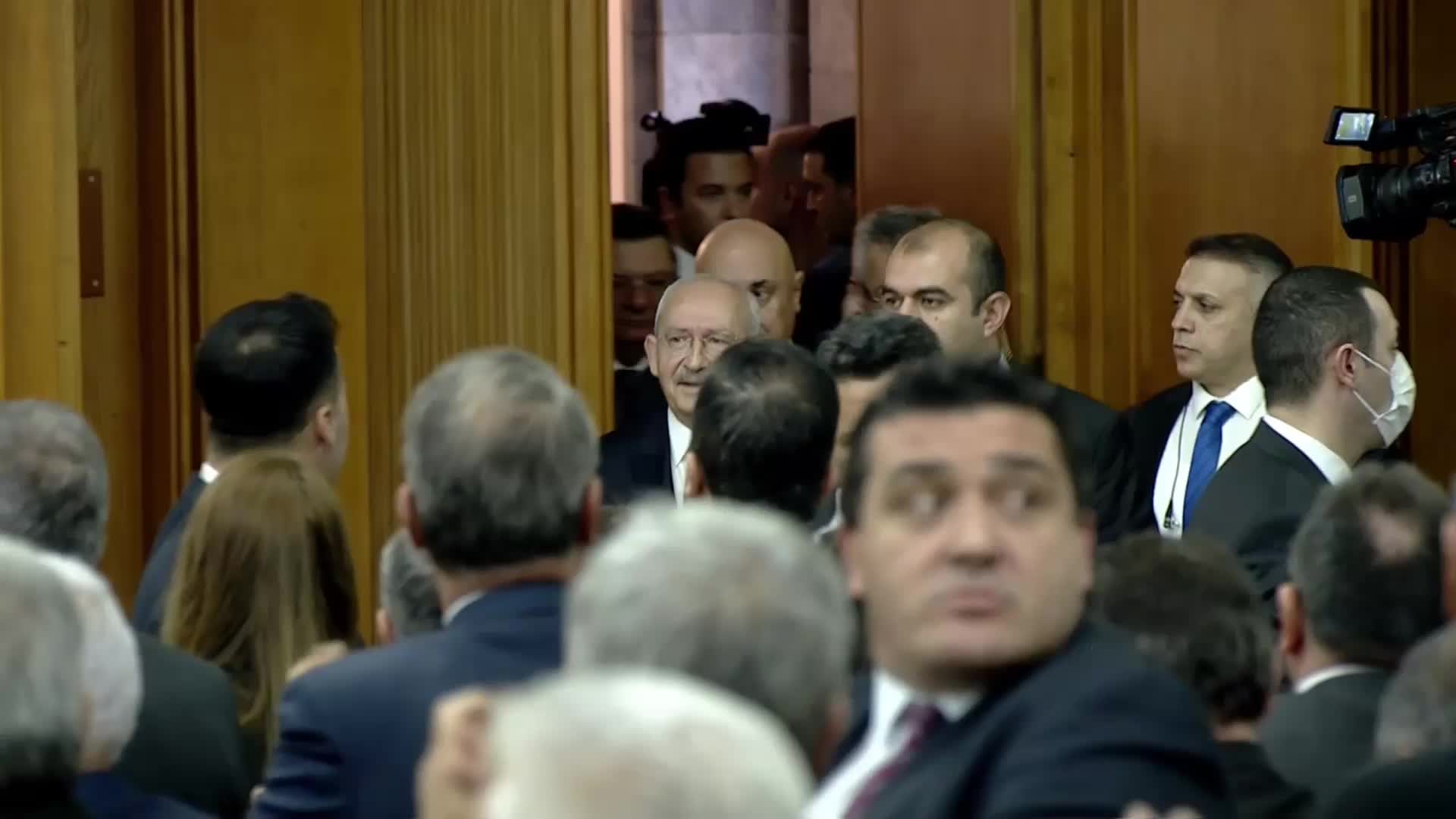 KILIÇDAROĞLU: “BAK ERDOĞAN; BOZUK SAAT BİLE GÜNDE 2 KERE DOĞRUYU GÖSTERİR, BU KONUDA HAKLISIN YETER SÖZ MİLLETİNDİR”