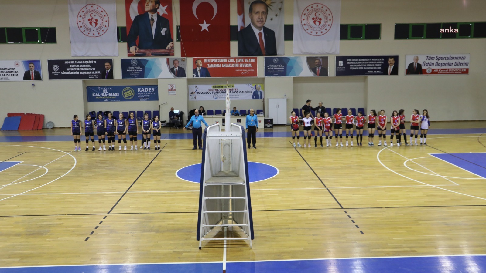 BURHANİYE’DE ‘100. YIL CUMHURİYET VOLEYBOL TURNUVASI’NIN AÇILIŞI YAPILDI