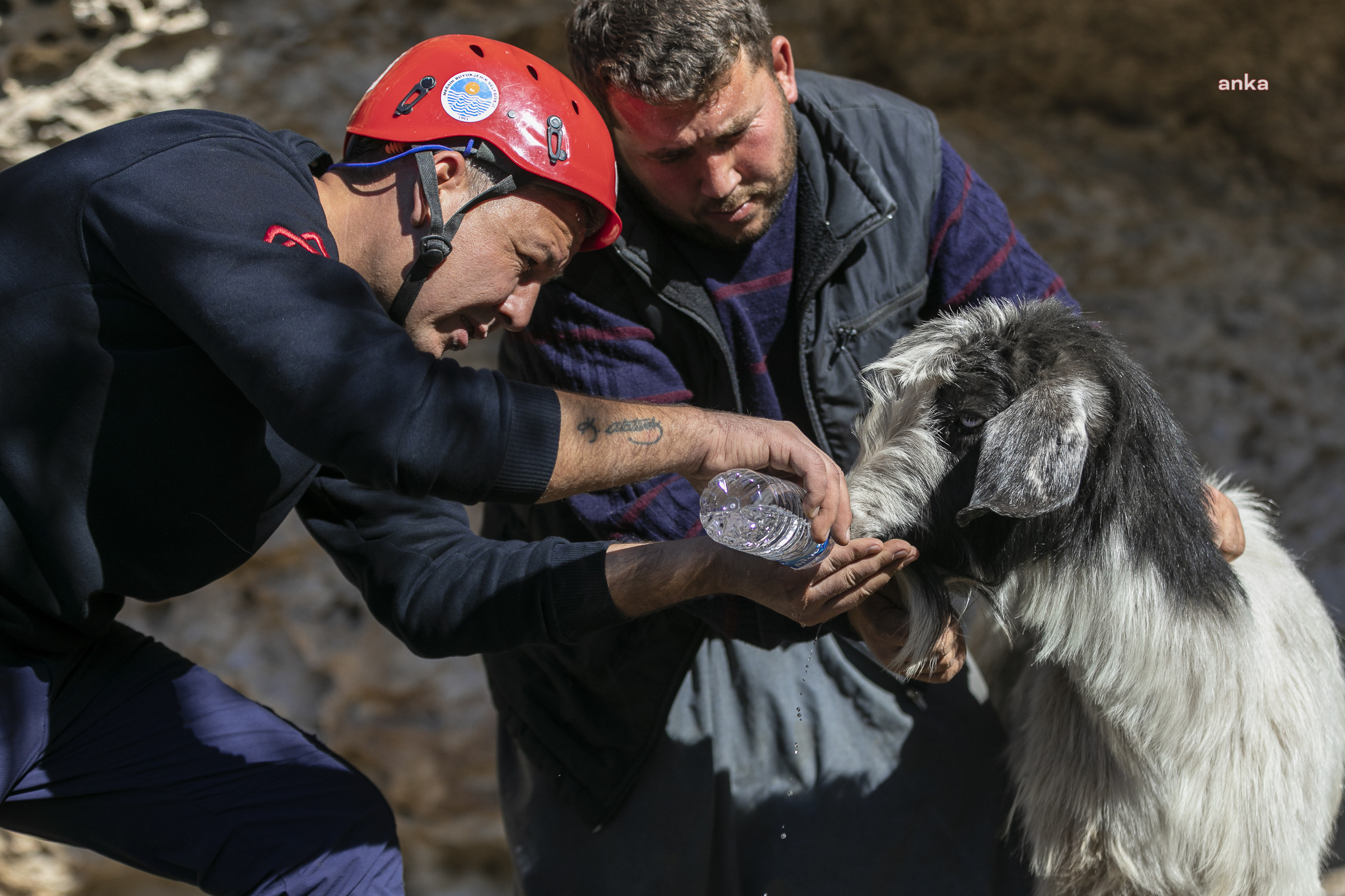 MERSİN İTFAİYESİ, 2 İLÇEDE 3 CAN KURTARDI